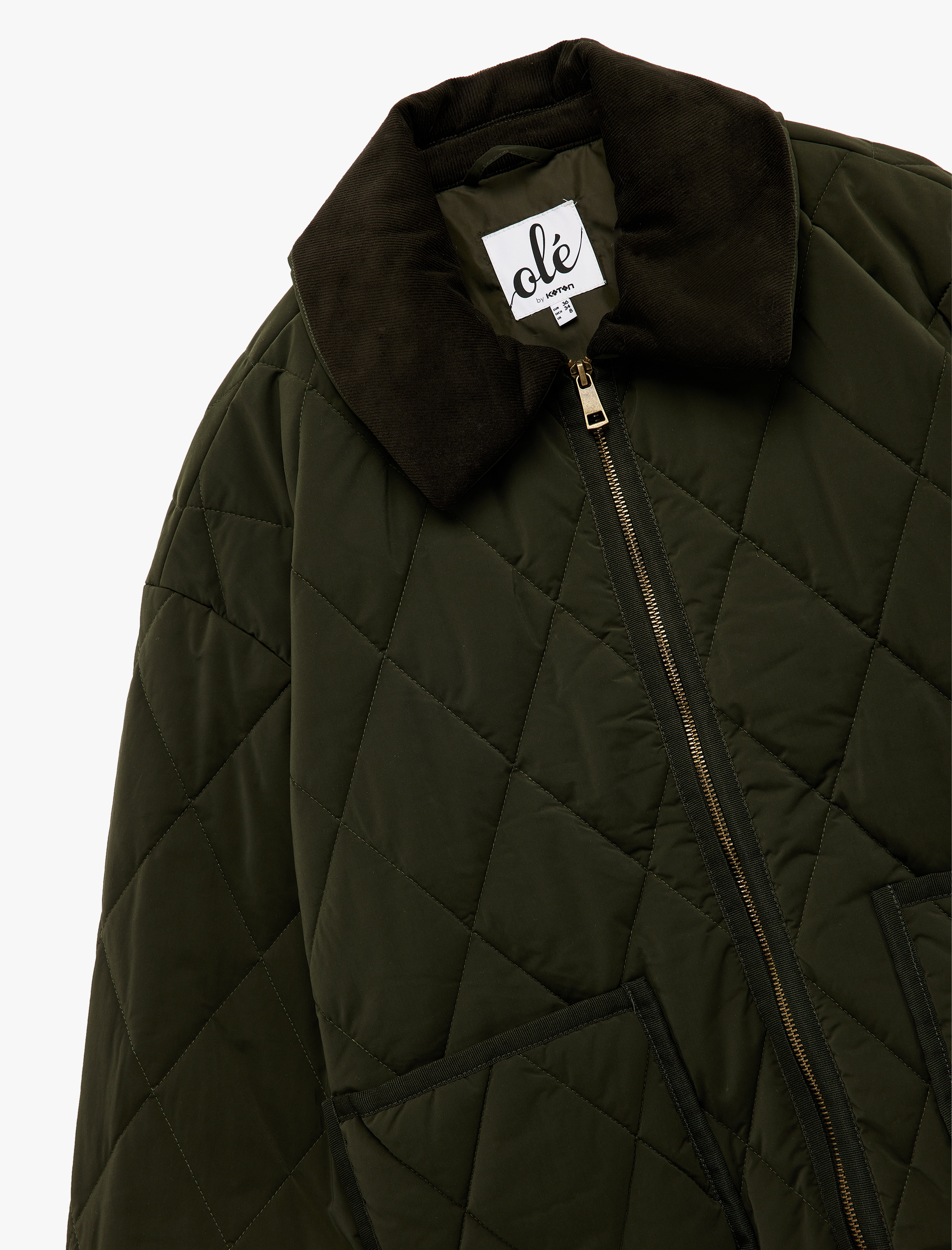   Uzun Kollu Fermuarlı Cep Detaylı Klasik Yaka Kapitone Ceket