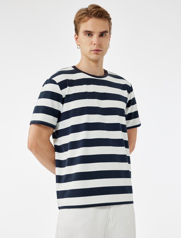  Regular Fit Kısa Kollu Tok Kumaş Çizgili Bisiklet Yaka Tişört