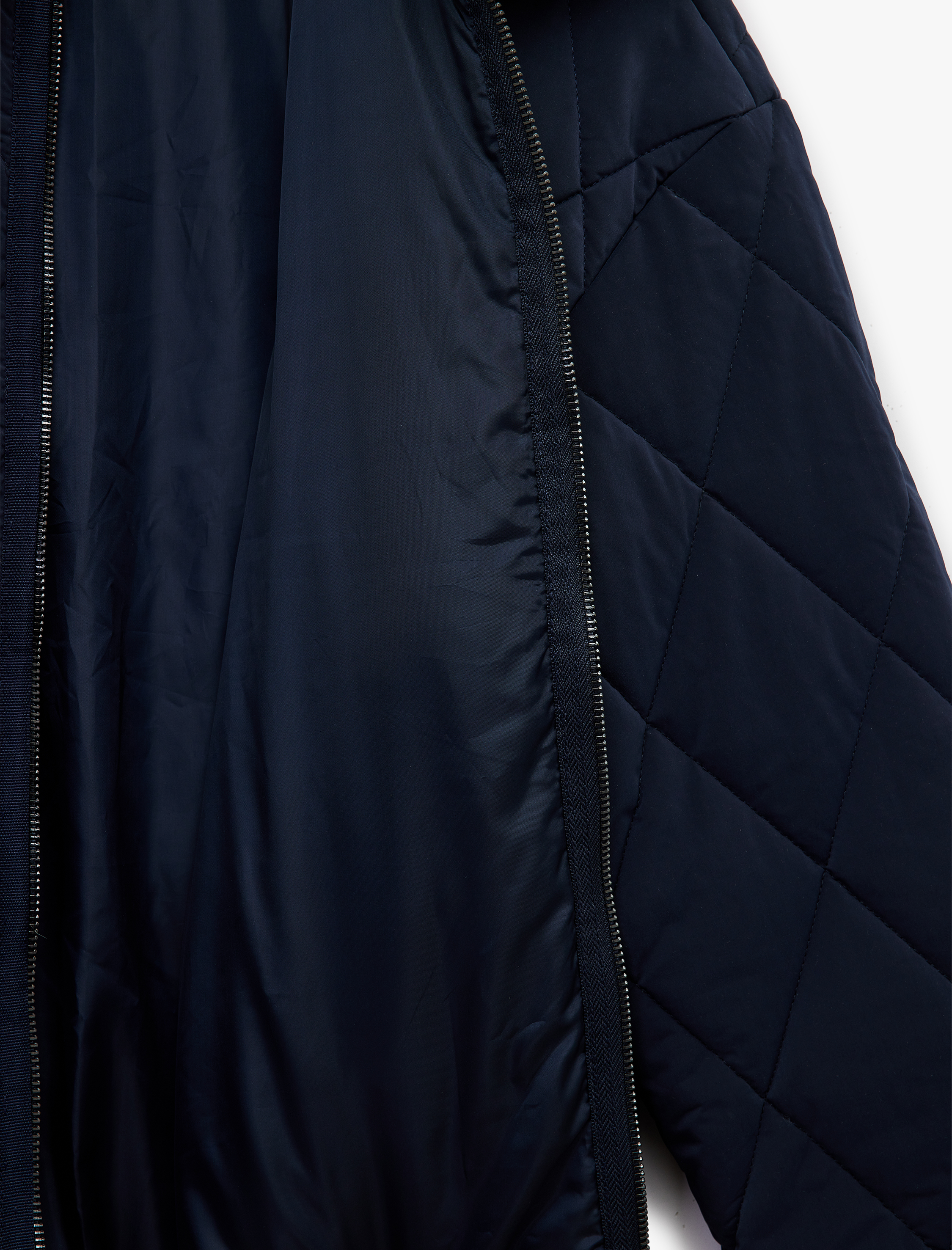   Uzun Kollu Fermuarlı Cep Detaylı Klasik Yaka Kapitone Ceket