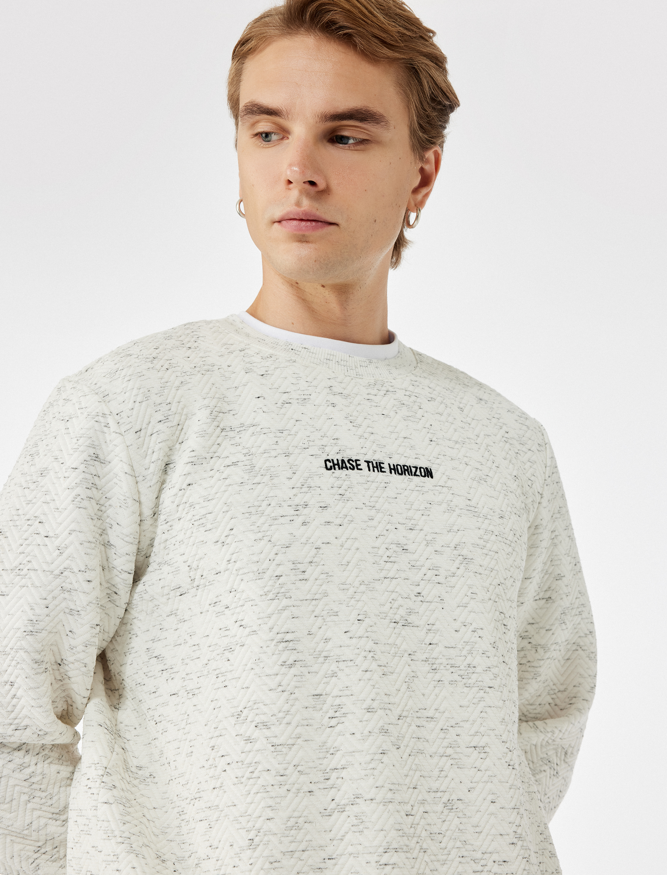   Uzun Kollu Nakışlı Bisiklet Yaka Sweatshirt