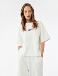 Kısa Kollu Bisiklet Yaka Nakışlı Oversize Tişört