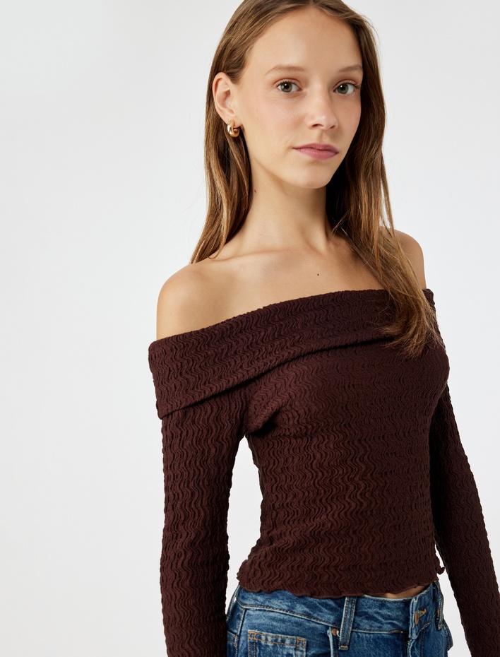  Slim Fit Dokulu Omzu Açık Uzun Kollu Tişört