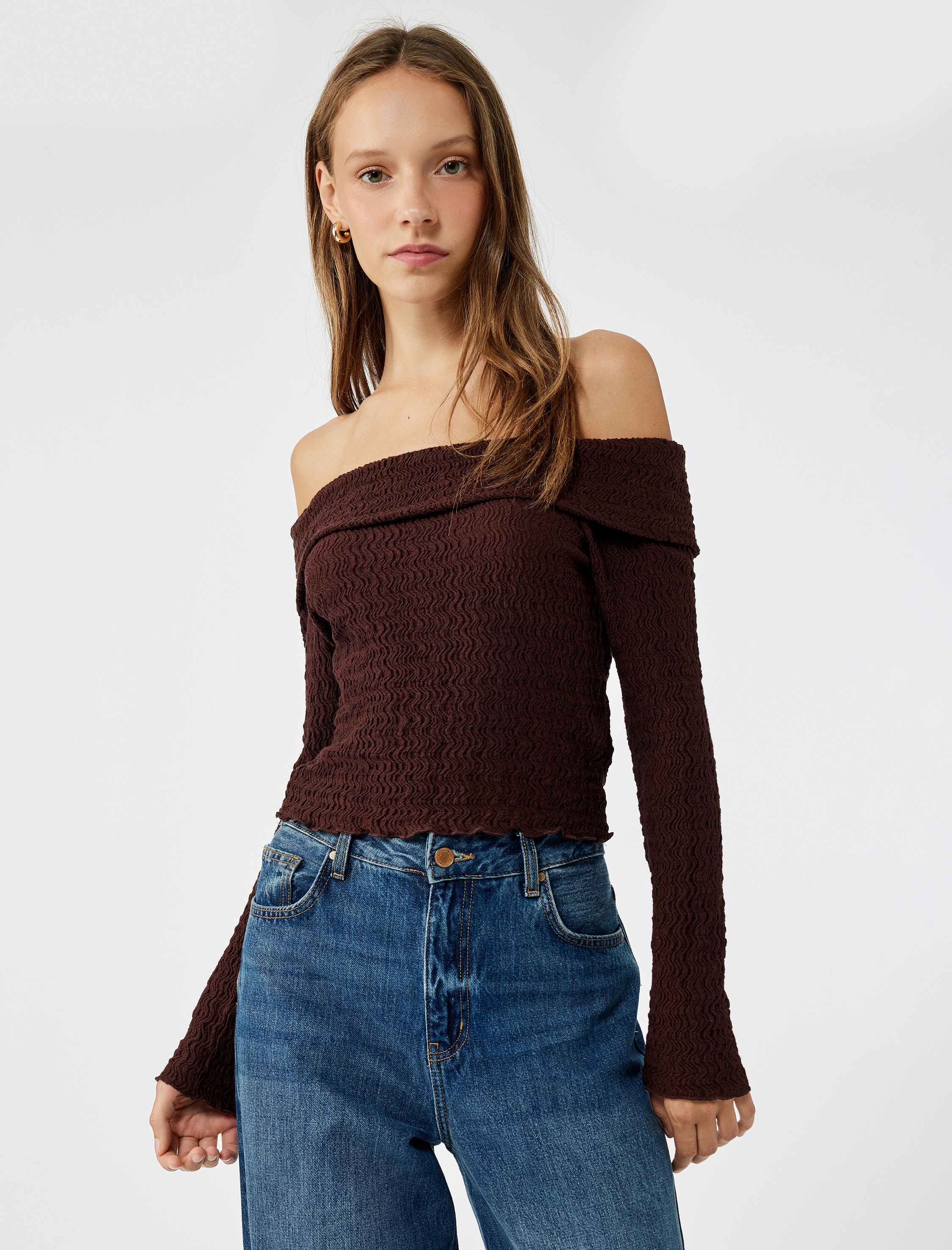   Slim Fit Dokulu Omzu Açık Uzun Kollu Tişört