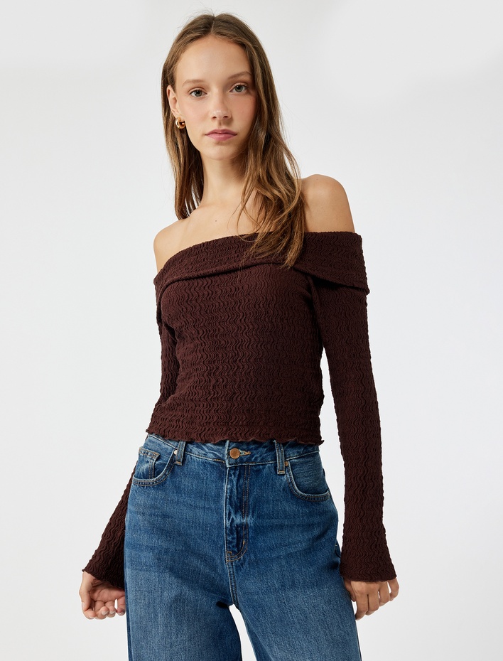  Slim Fit Dokulu Omzu Açık Uzun Kollu Tişört