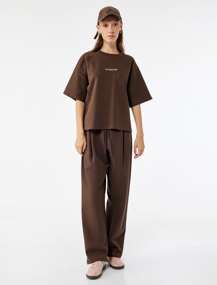  Kısa Kollu Bisiklet Yaka Nakışlı Oversize Tişört