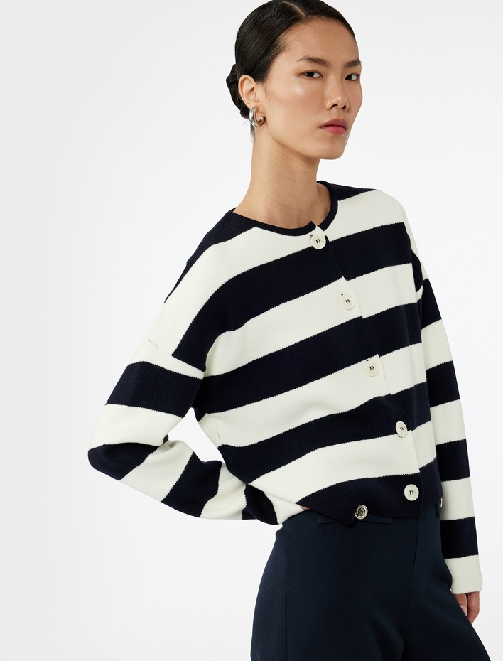  Regular Fit Uzun Kollu Bisiklet Yaka Triko Hırka