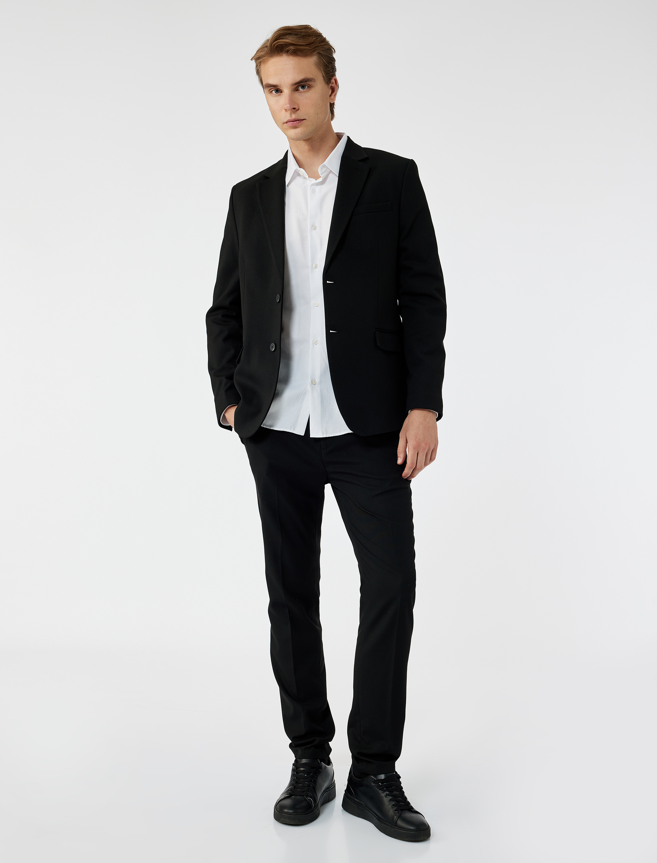   Slim Fit Kapaklı Cep Detaylı Uzun Kollu Mono Yaka Blazer Ceket