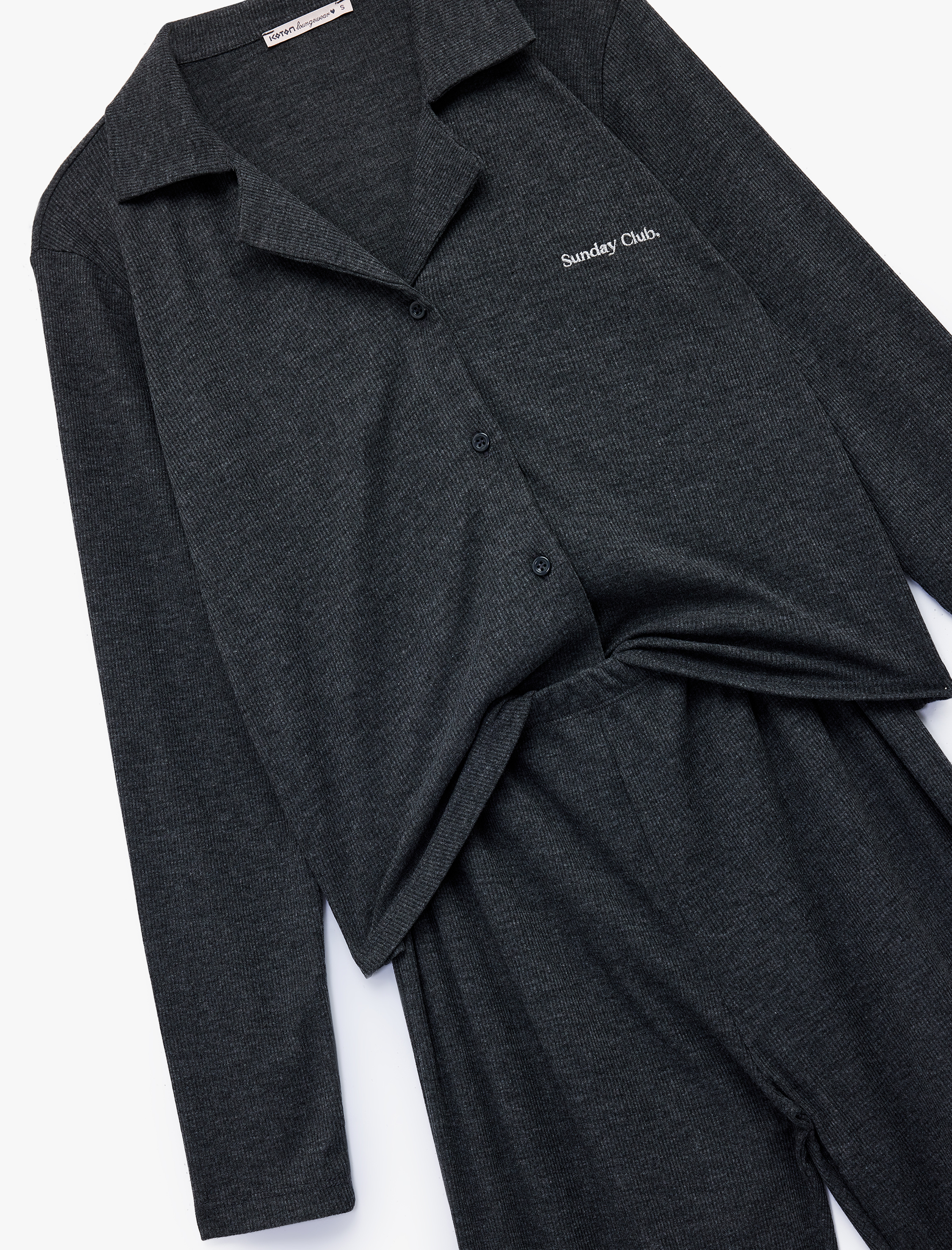   Rahat Kalıp Uzun Kollu Klasik Yaka Düğmeli Pijama Takımı