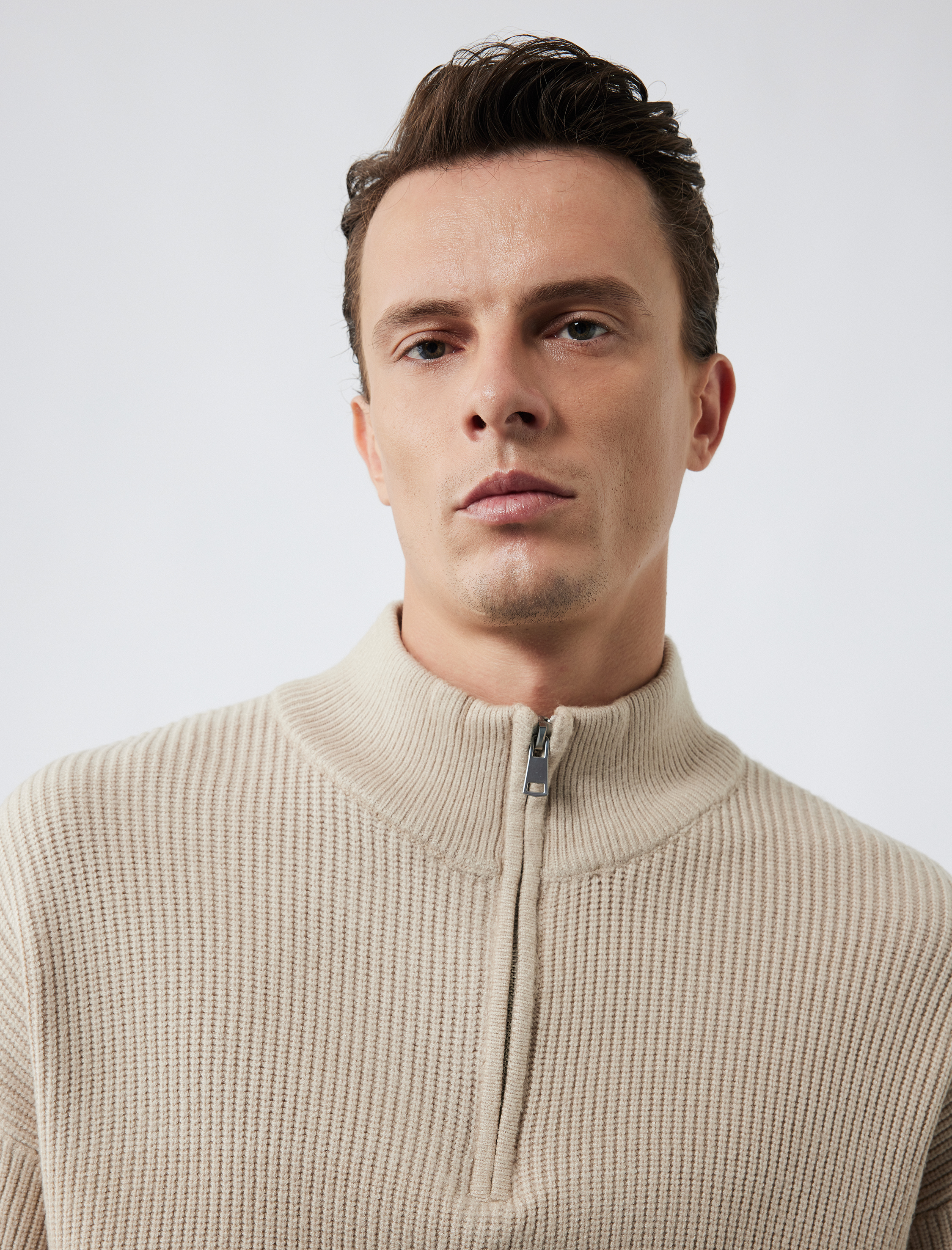   Uzun Kollu Dokulu Yarım Fermuarlı Yaka Triko Kazak