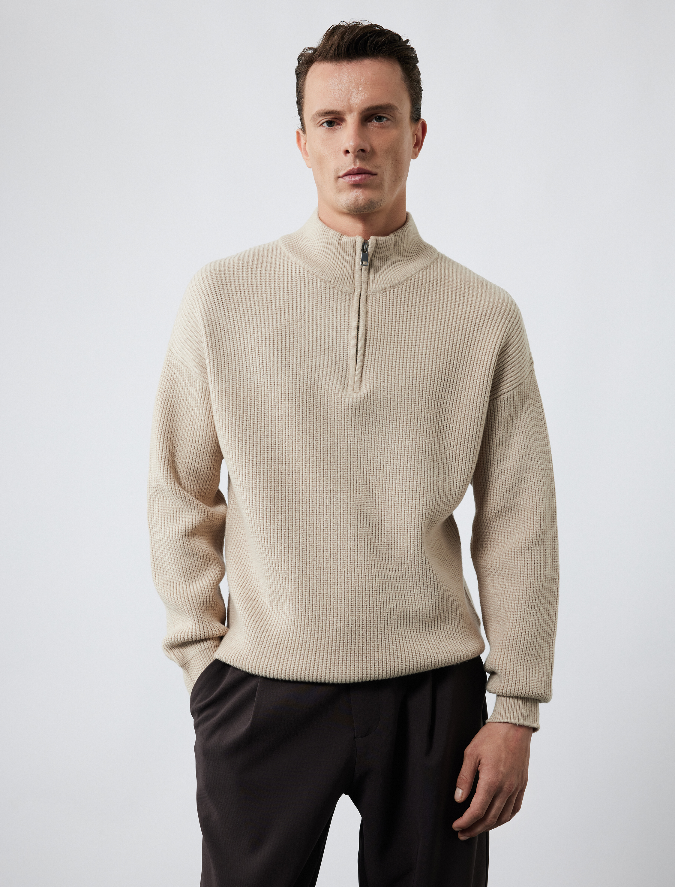   Uzun Kollu Dokulu Yarım Fermuarlı Yaka Triko Kazak