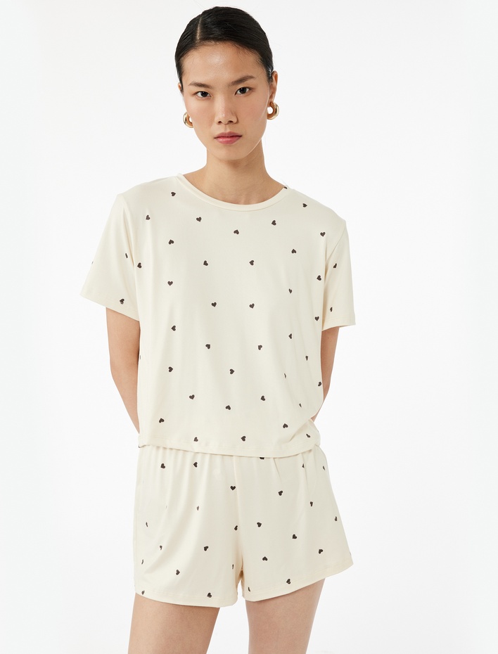  Kalp Desenli Rahat Kalıp Kısa Kollu Bisiklet Yaka Şortlu Pijama Takımı