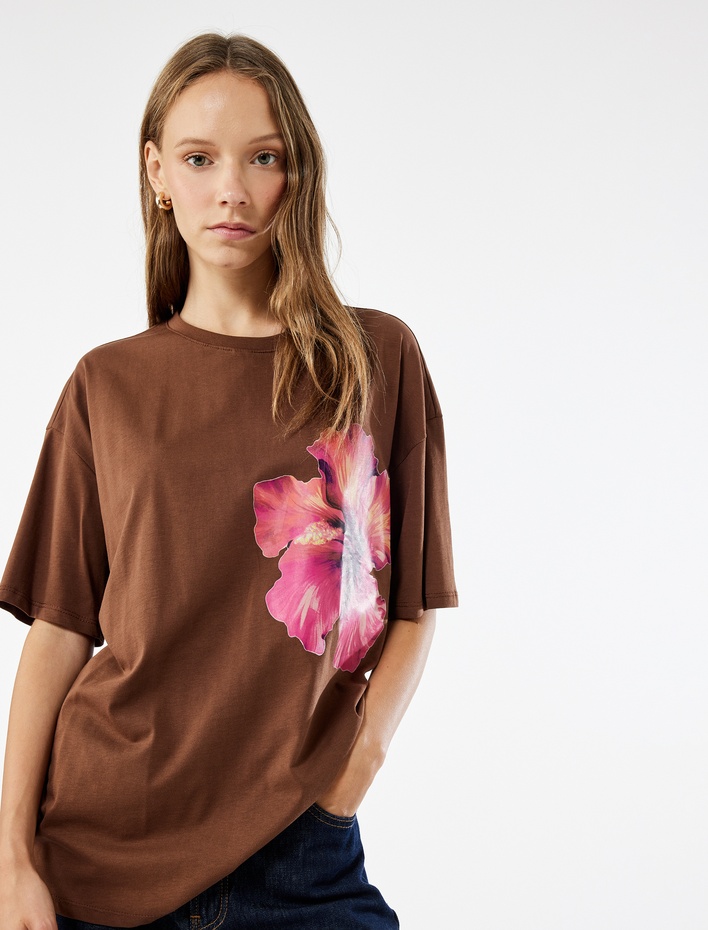  Kısa Kollu Bisiklet Yaka Rahat Kalıp Pamuklu Hibiskus Baskılı Tişört