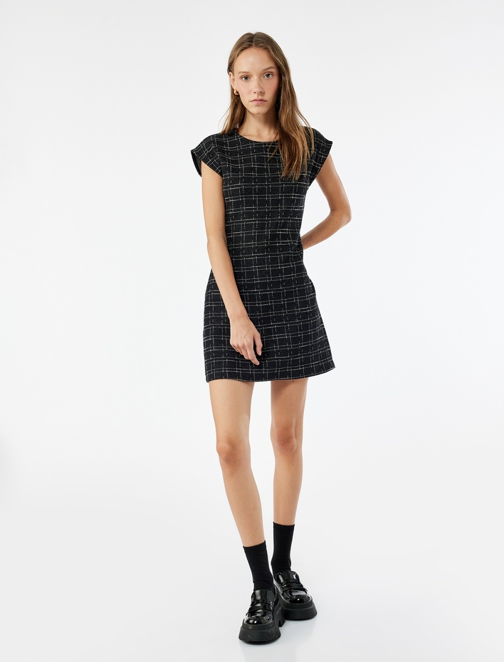  Bisiklet Yaka Kolsuz Tüvit Mini Elbise