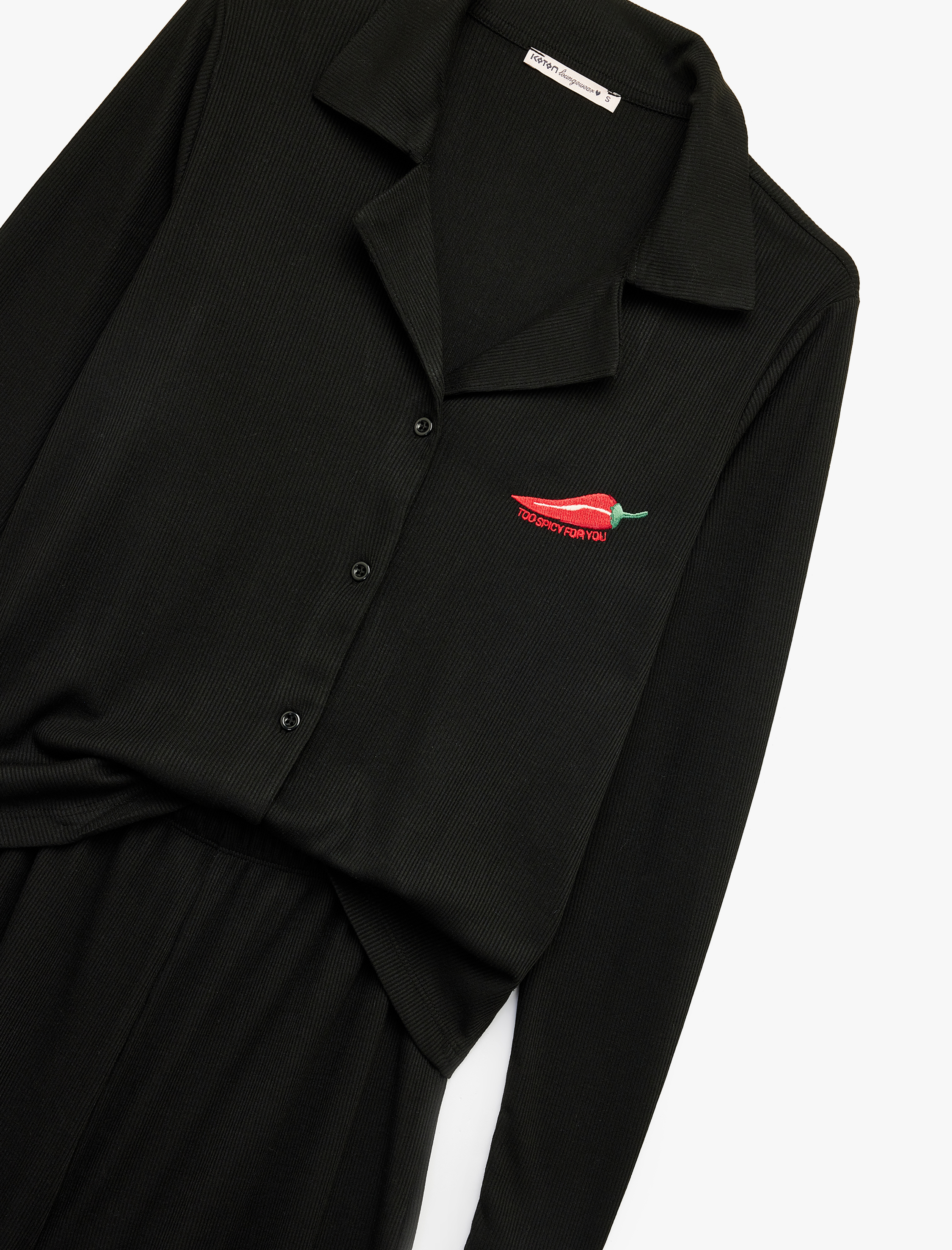   Gömlek Yaka Uzun Kollu Biber Nakış Detaylı Pijama Takımı