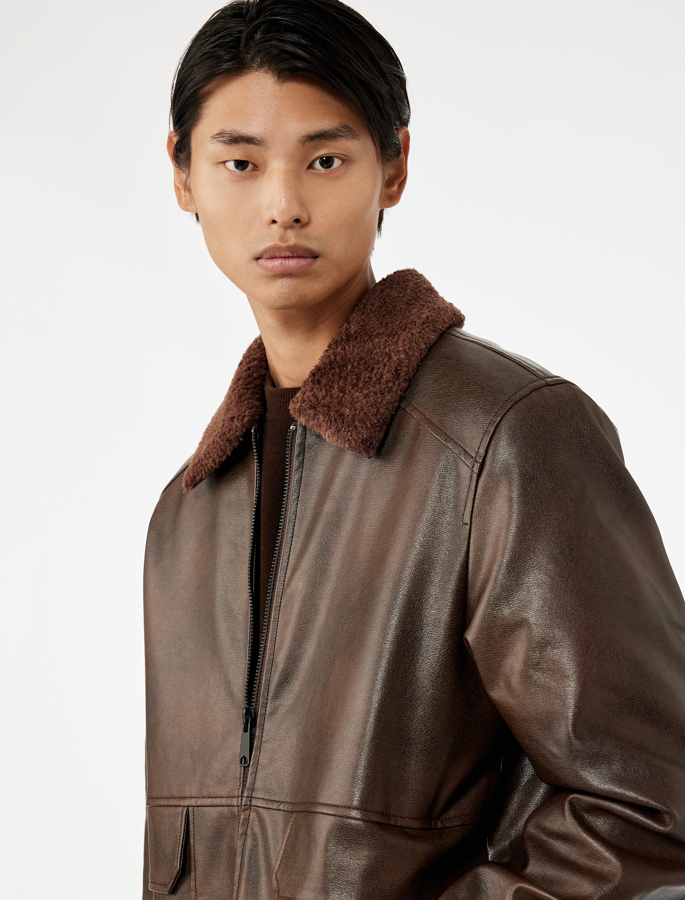 Uzun Kollu Cep Detaylı Slim Fit Fermuarlı Peluş Yaka Kışlık Suni Deri Ceket