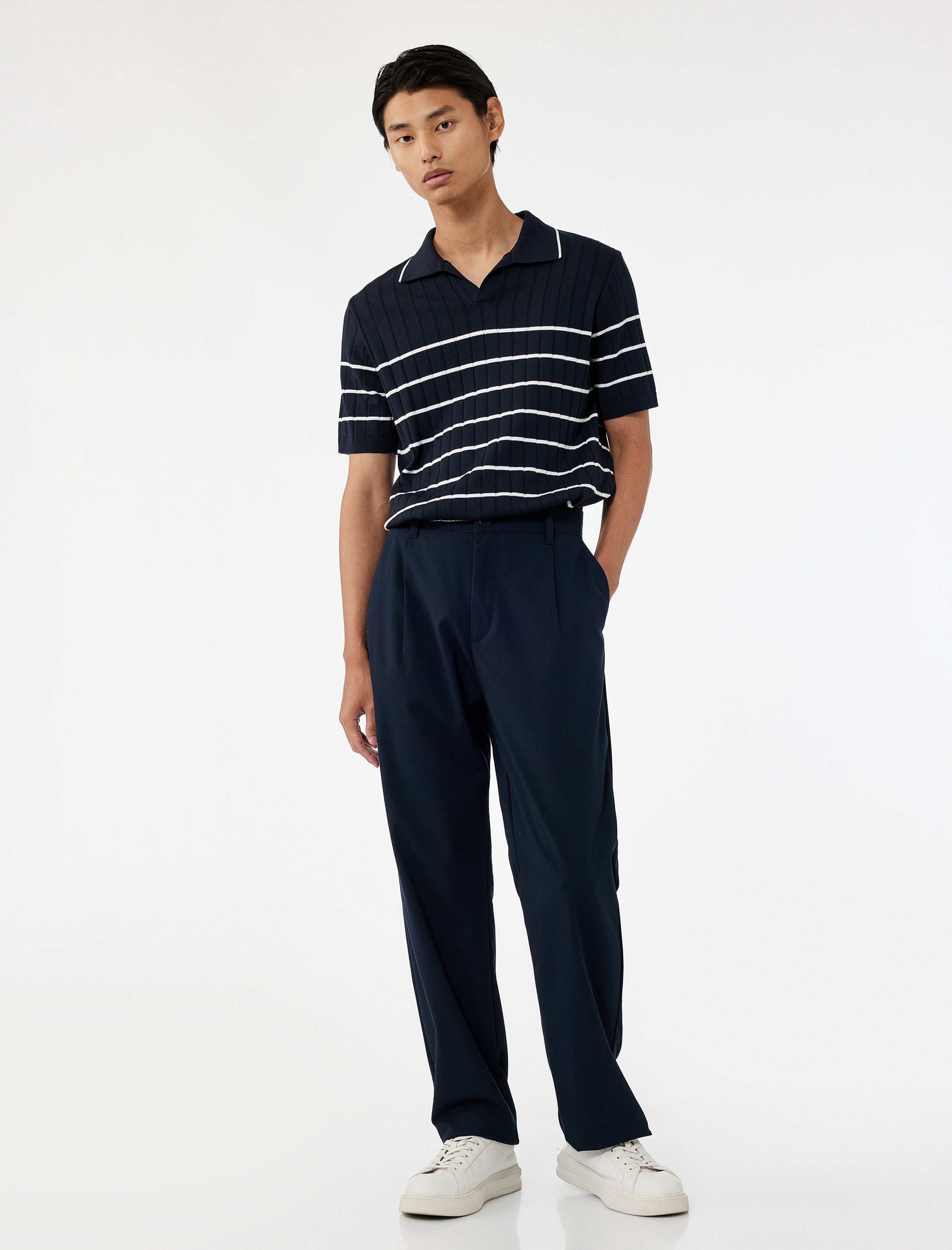   Regular Fit Polo Yaka Dokulu Viskon Kısa Kollu Triko Tişört