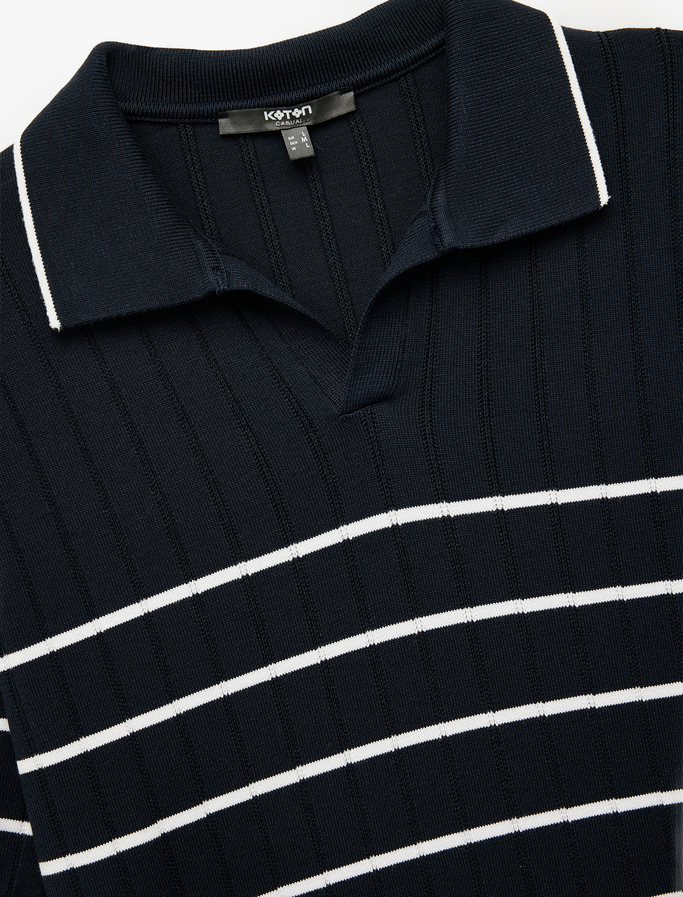   Regular Fit Polo Yaka Dokulu Viskon Kısa Kollu Triko Tişört