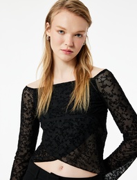 Kare Yaka Uzun Kollu Dantel Detaylı Slim Fit Tişört