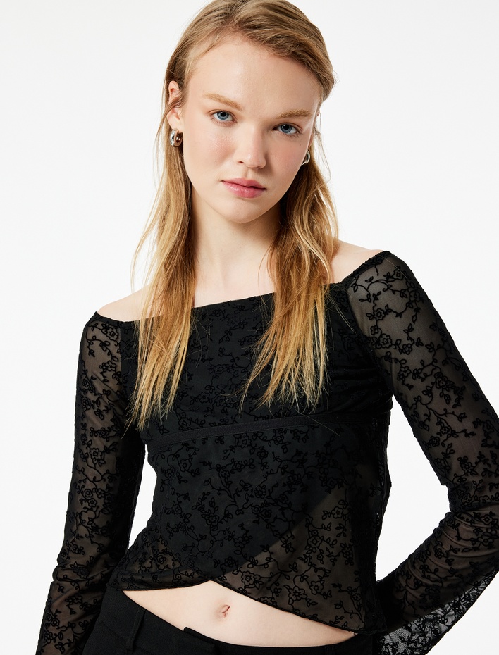  Kare Yaka Uzun Kollu Dantel Detaylı Slim Fit Tişört