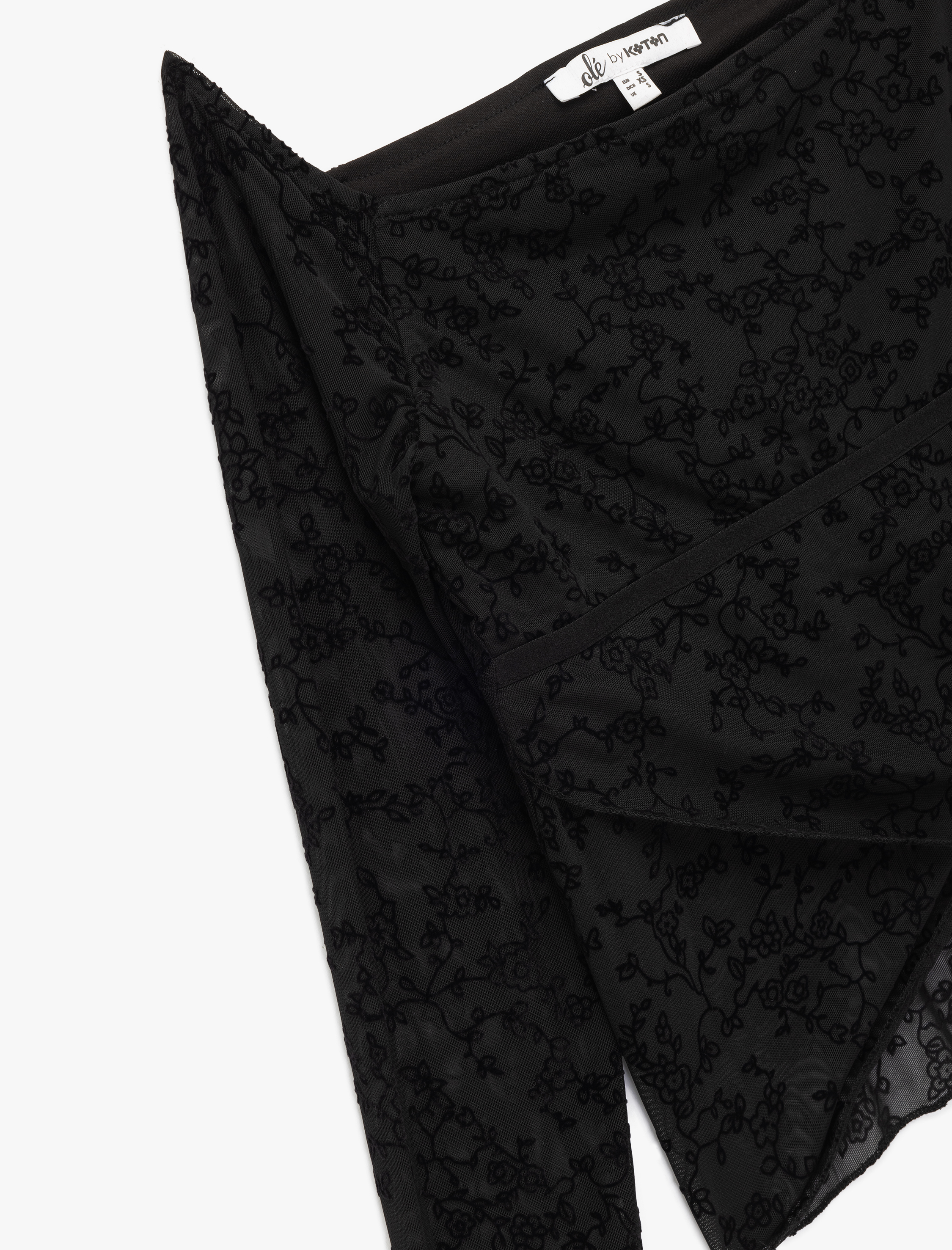   Kare Yaka Uzun Kollu Dantel Detaylı Slim Fit Tişört