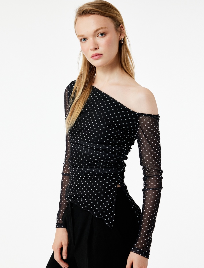  Asimetrik Yaka Uzun Kollu Puantiyeli Tişört