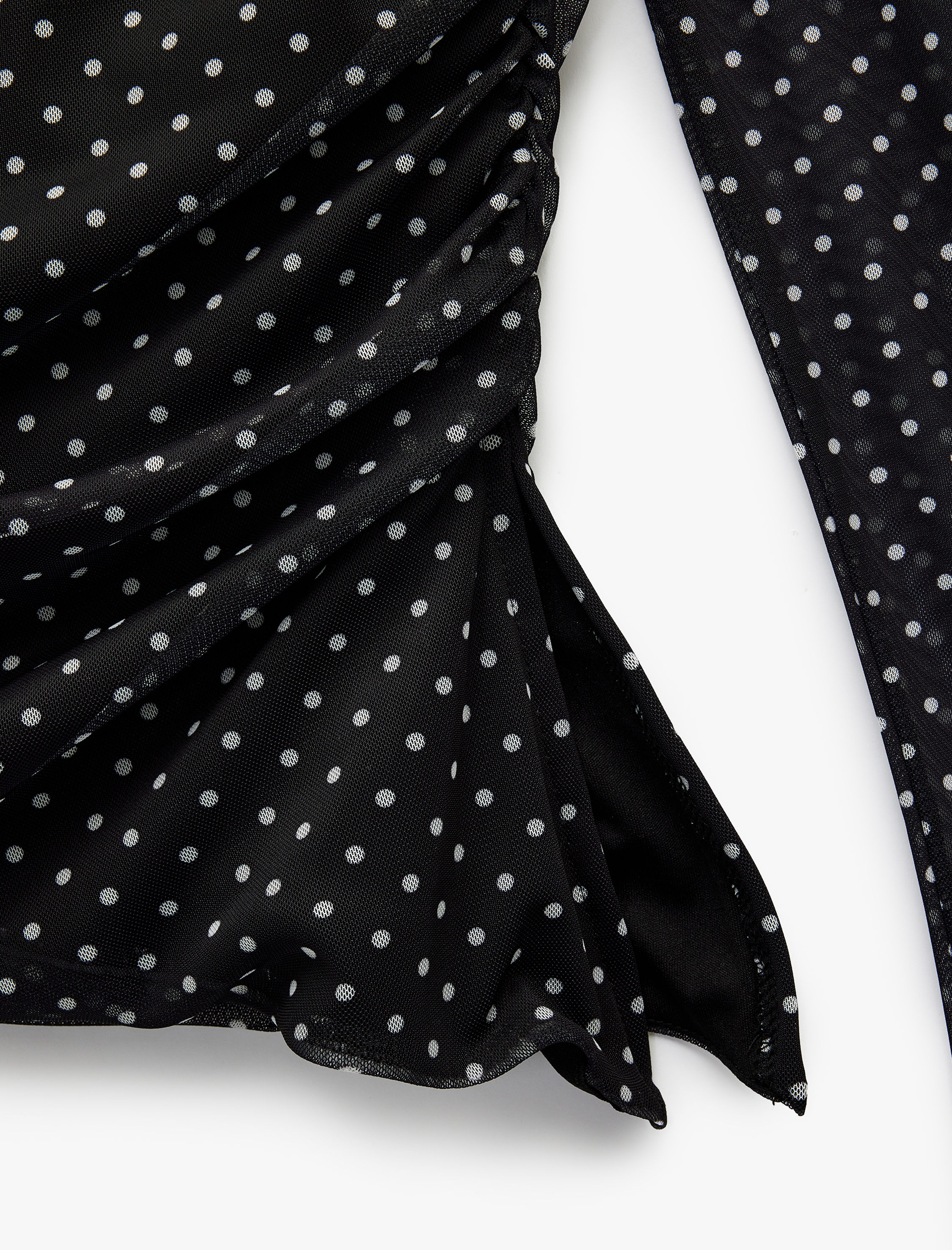   Asimetrik Yaka Uzun Kollu Puantiyeli Tişört