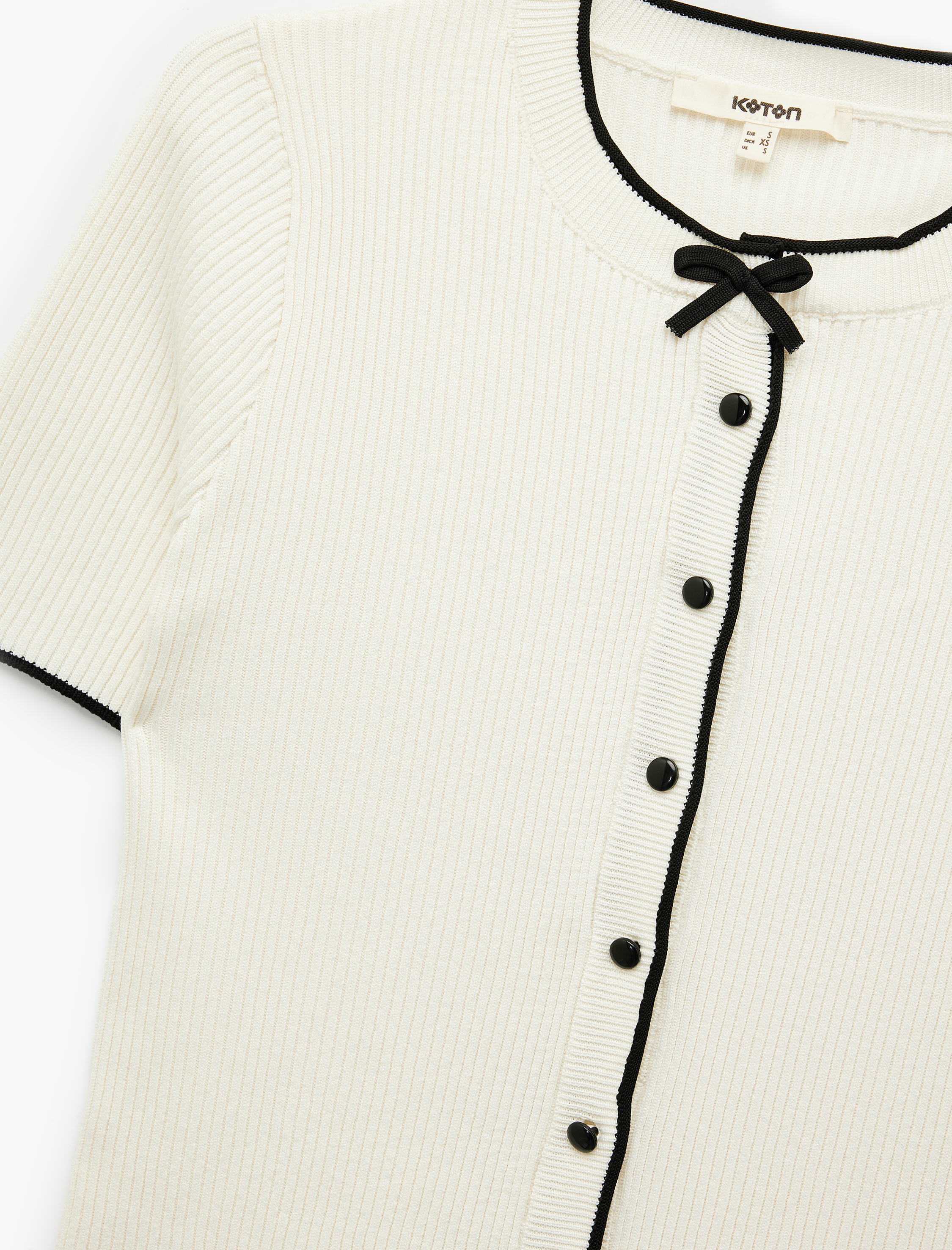   Fiyonk Detaylı Kısa Kollu Bisiklet Yaka Düğmeli Triko Hırka