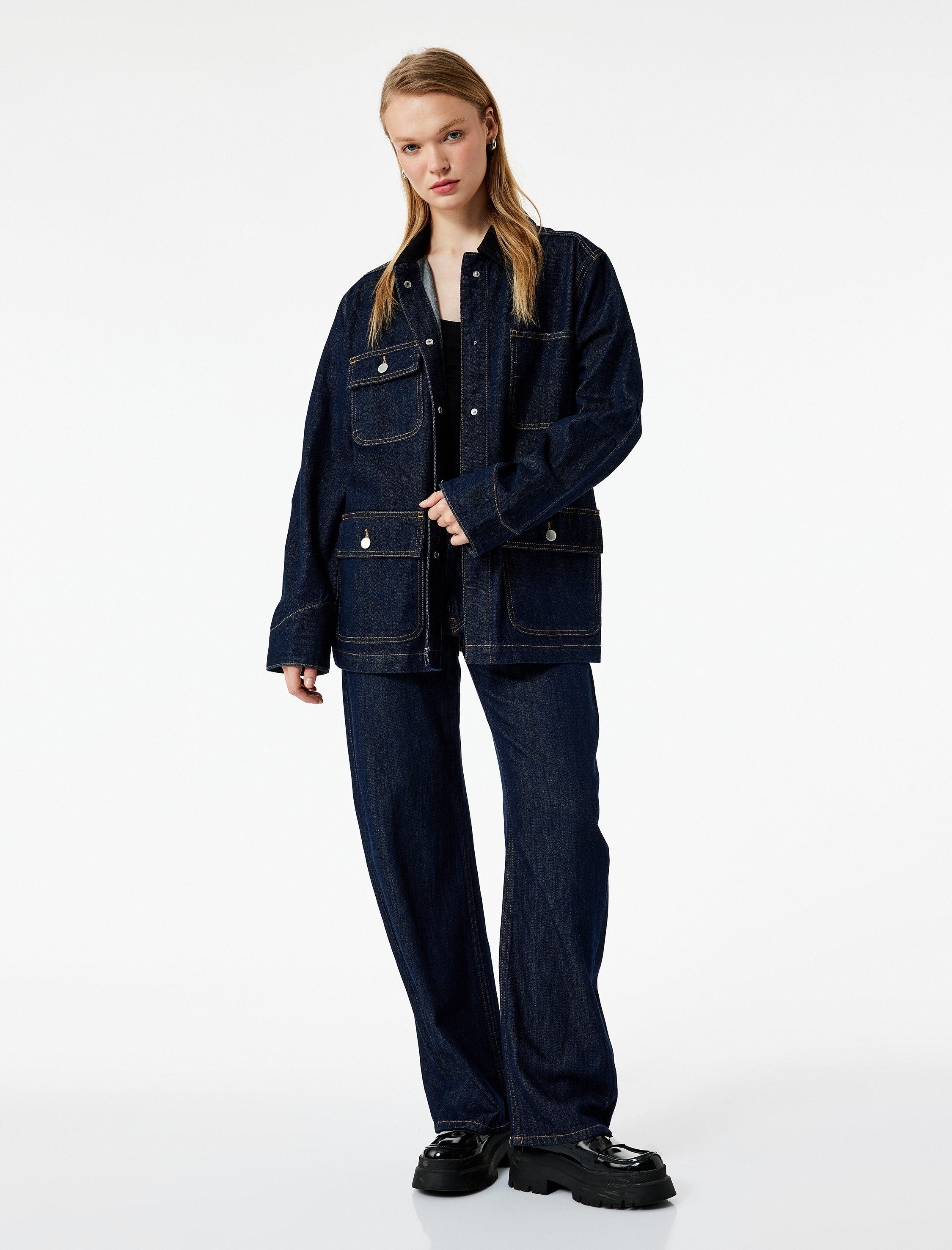   Uzun Kollu Cep Detaylı Gömlek Yaka Denim Ceket