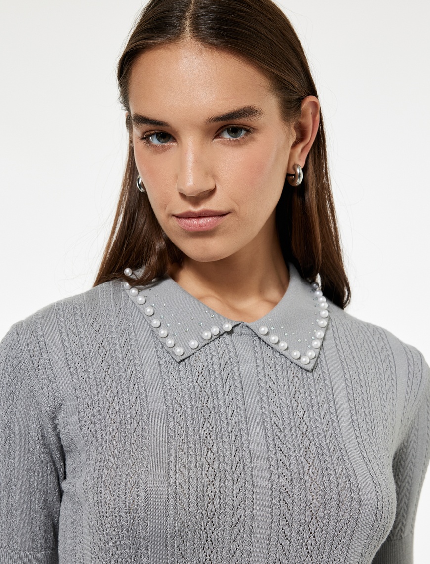 Mia！デル Gri Triko Polo Yaka İnci Detaylı Kısa Kollu Kazak 6WAL90156HT | Koton