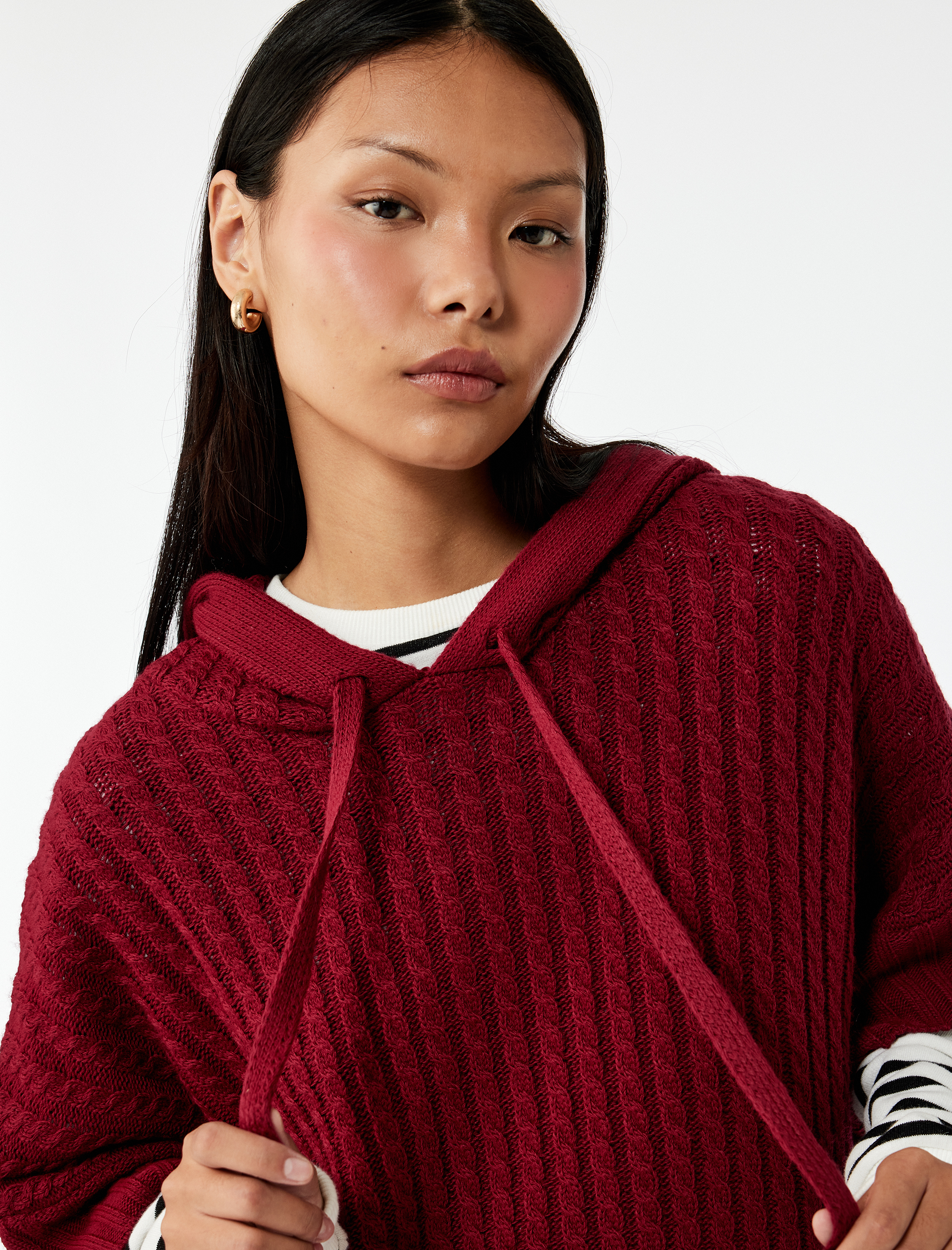   Geniş Kısa Kollu Kapüşonlu Saç Örgüsü Dokulu Triko Oversize Panço