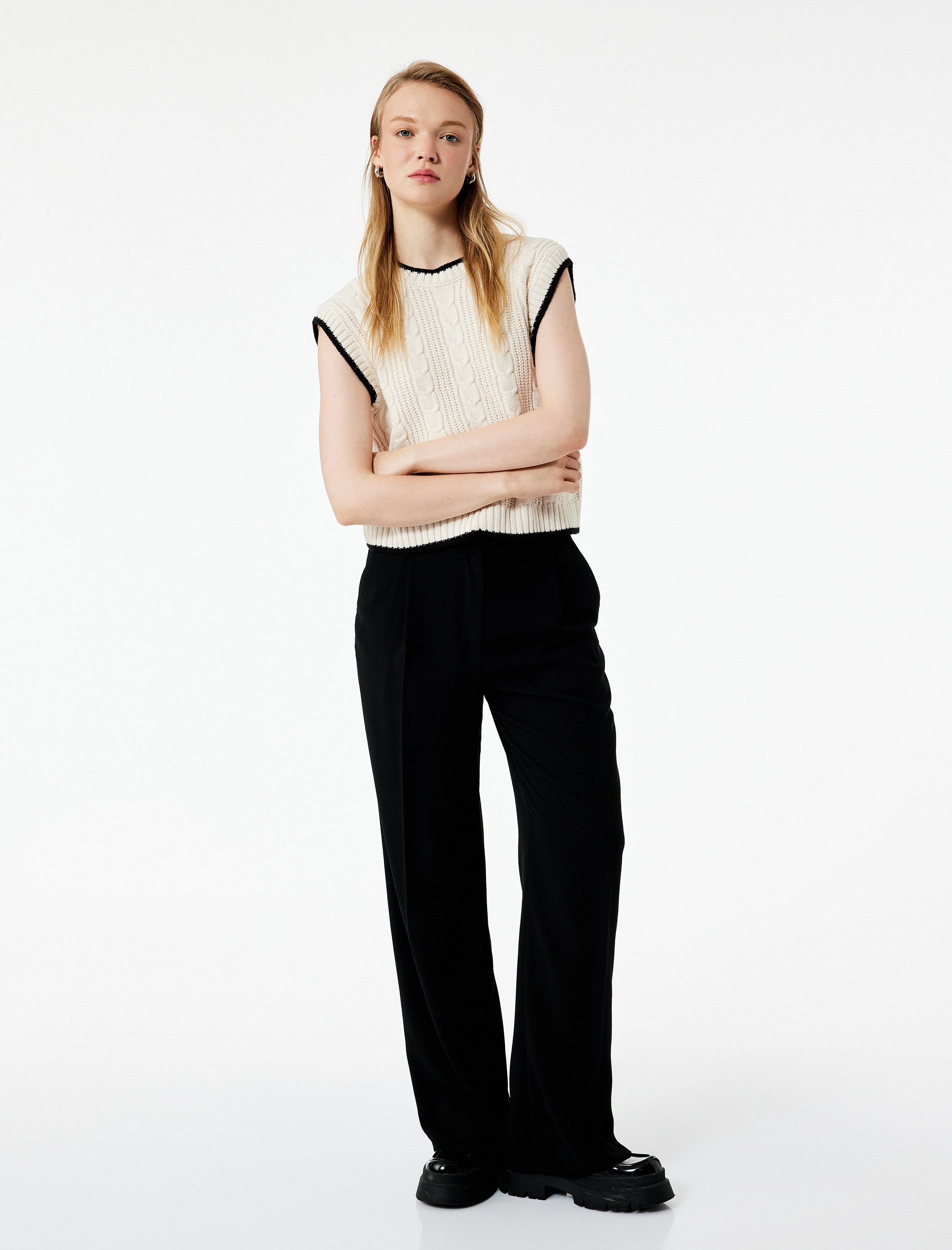   Saç Örgü Dokulu Kolsuz Biyeli Bisiklet Yaka Süveter