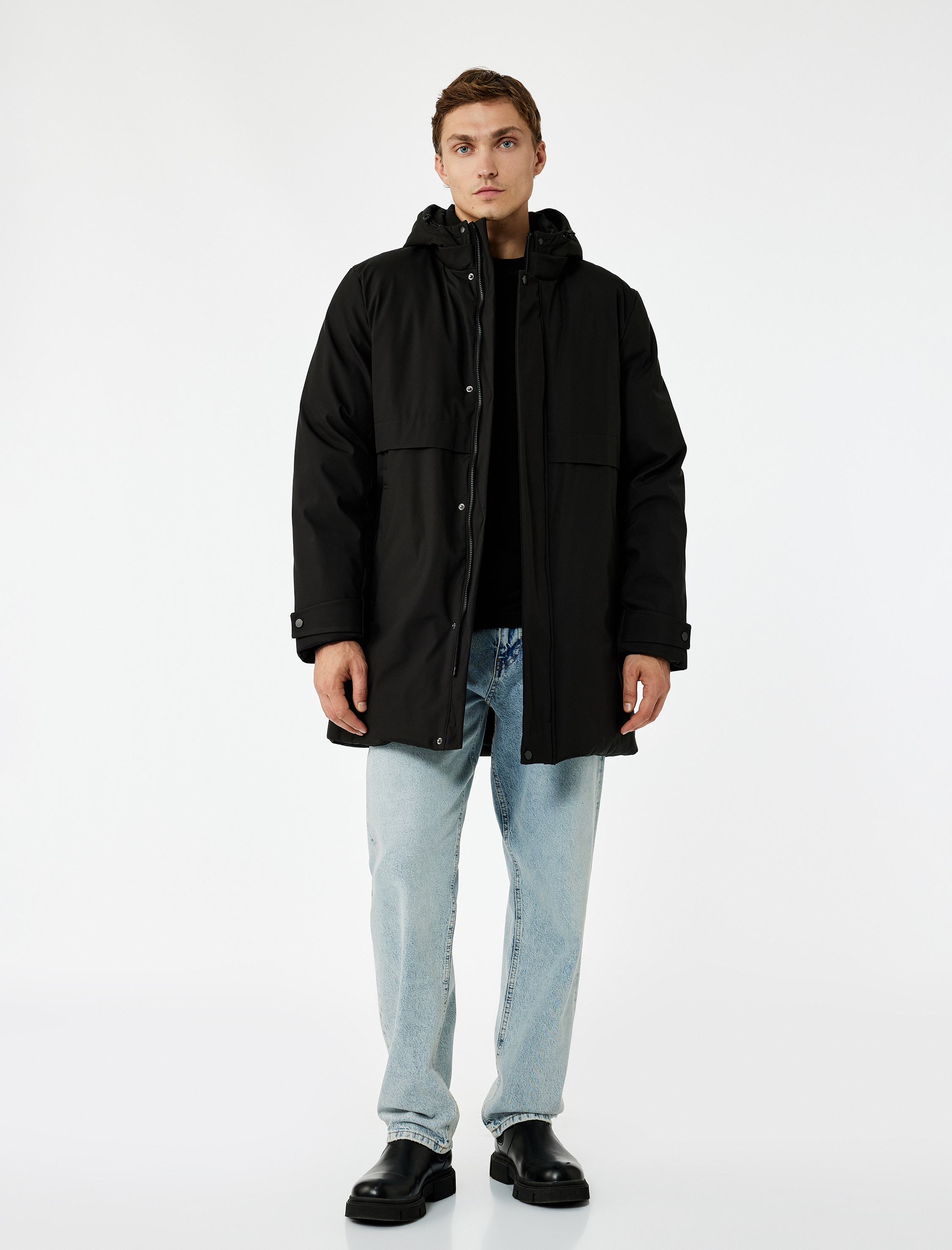   Uzun Kollu Baskılı Cepli Çıtçıt Düğme Detaylı Fermuarlı Kapüşonlu Parka