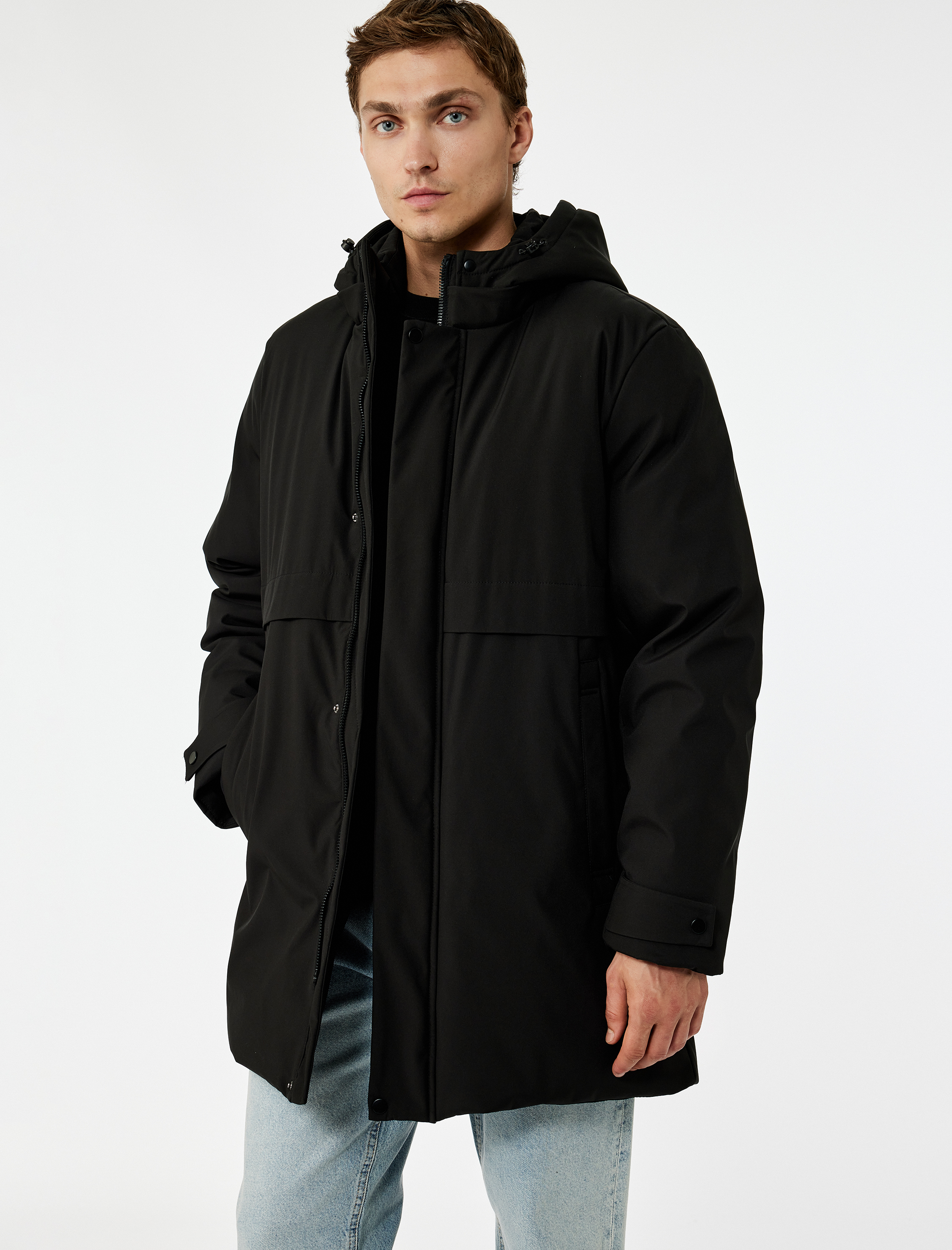   Uzun Kollu Baskılı Cepli Çıtçıt Düğme Detaylı Fermuarlı Kapüşonlu Parka