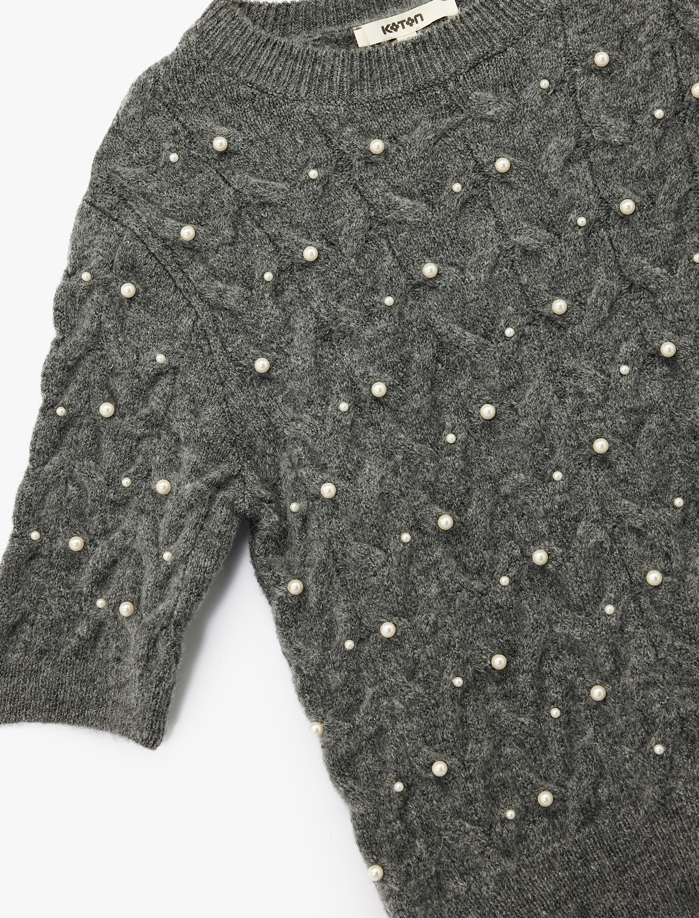   İnci İşleme Detaylı Kısa Kollu Bisiklet Yaka Saç Örgü Kazak