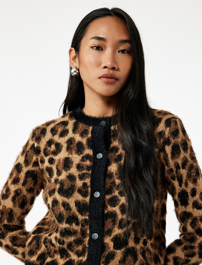  Uzun Kollu Düğmeli Bisiklet Yaka Leopar Desenli Triko Hırka