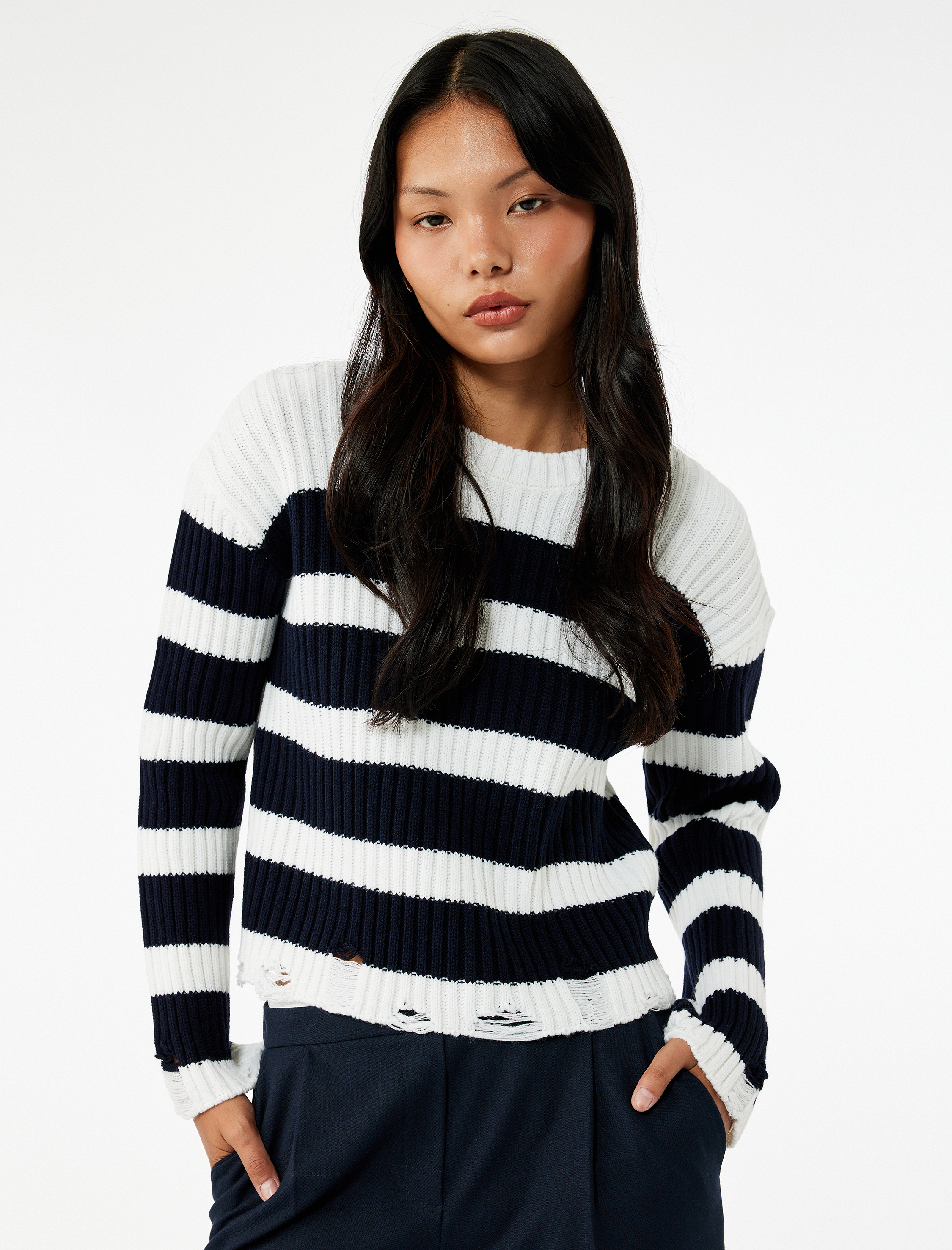   Renk Bloklu Uzun Kollu Bisiklet Yaka Yırtık Detaylı Triko Kazak