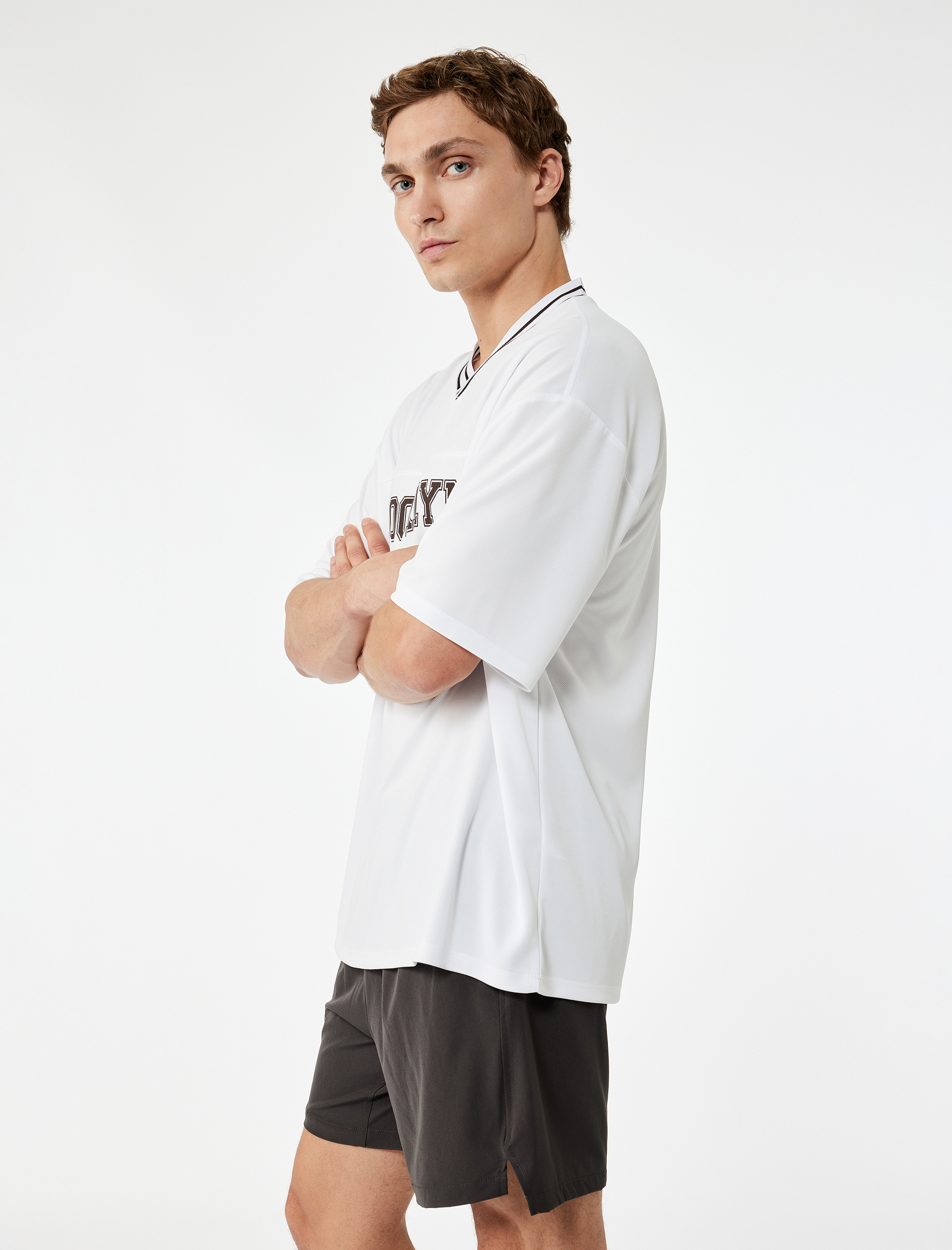   Fermuarlı Cepli Paraşüt Kumaş Yırtmaç Detaylı Oversize Beli Lastikli Spor Şort