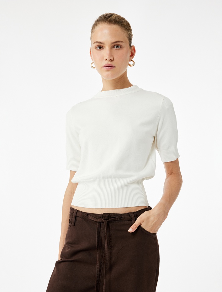  Regular Fit Hafif Dik Yaka Kısa Kollu Triko Kazak