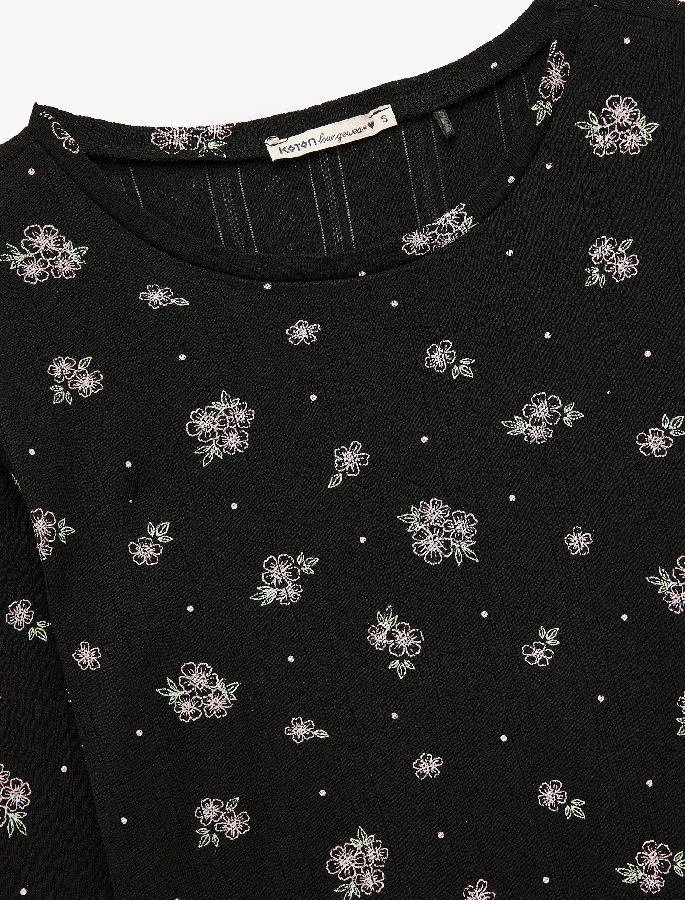   Pamuklu Uzun Kollu Yuvarlak Yaka Çiçekli Pijama Üstü