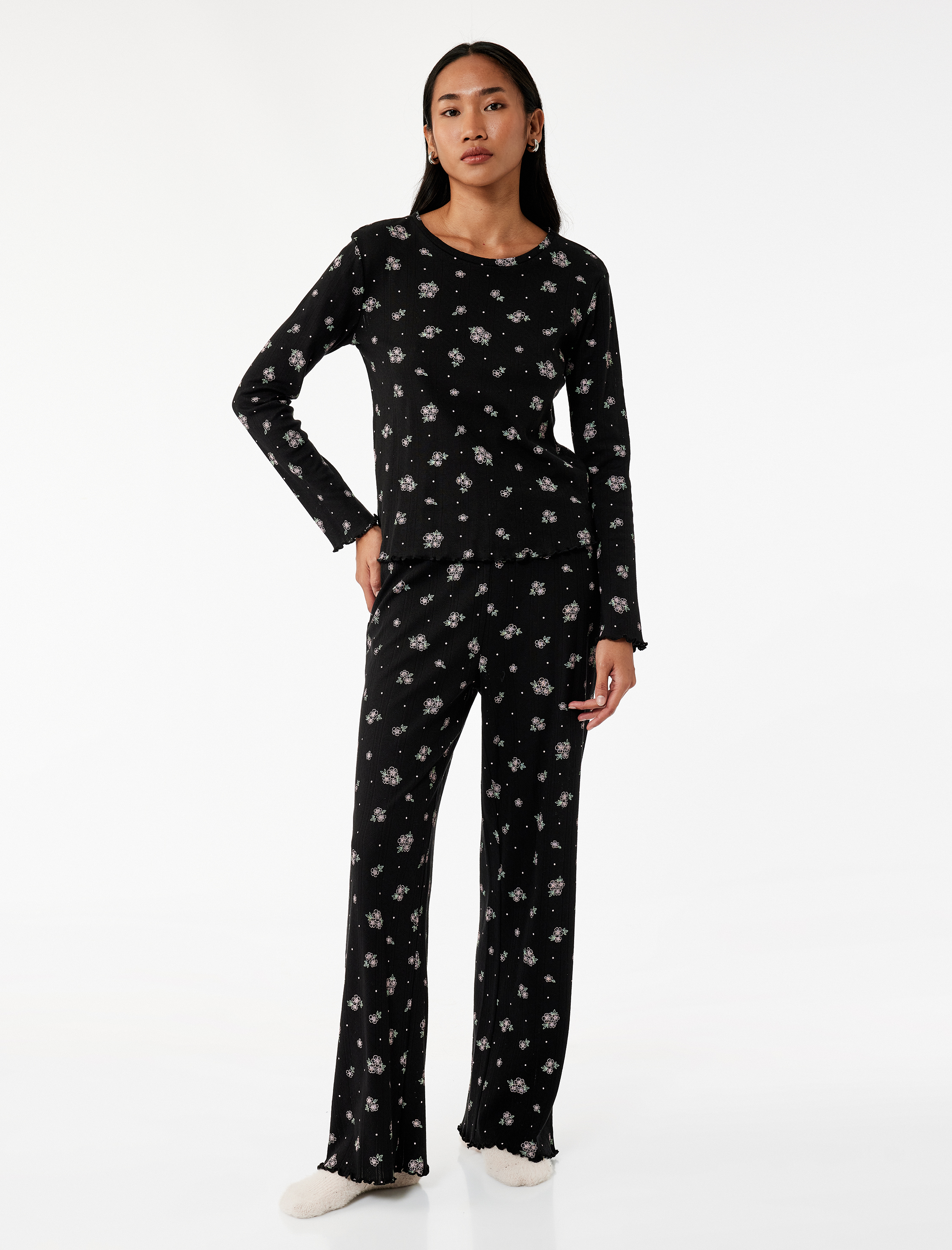   Pamuklu Uzun Kollu Yuvarlak Yaka Çiçekli Pijama Üstü