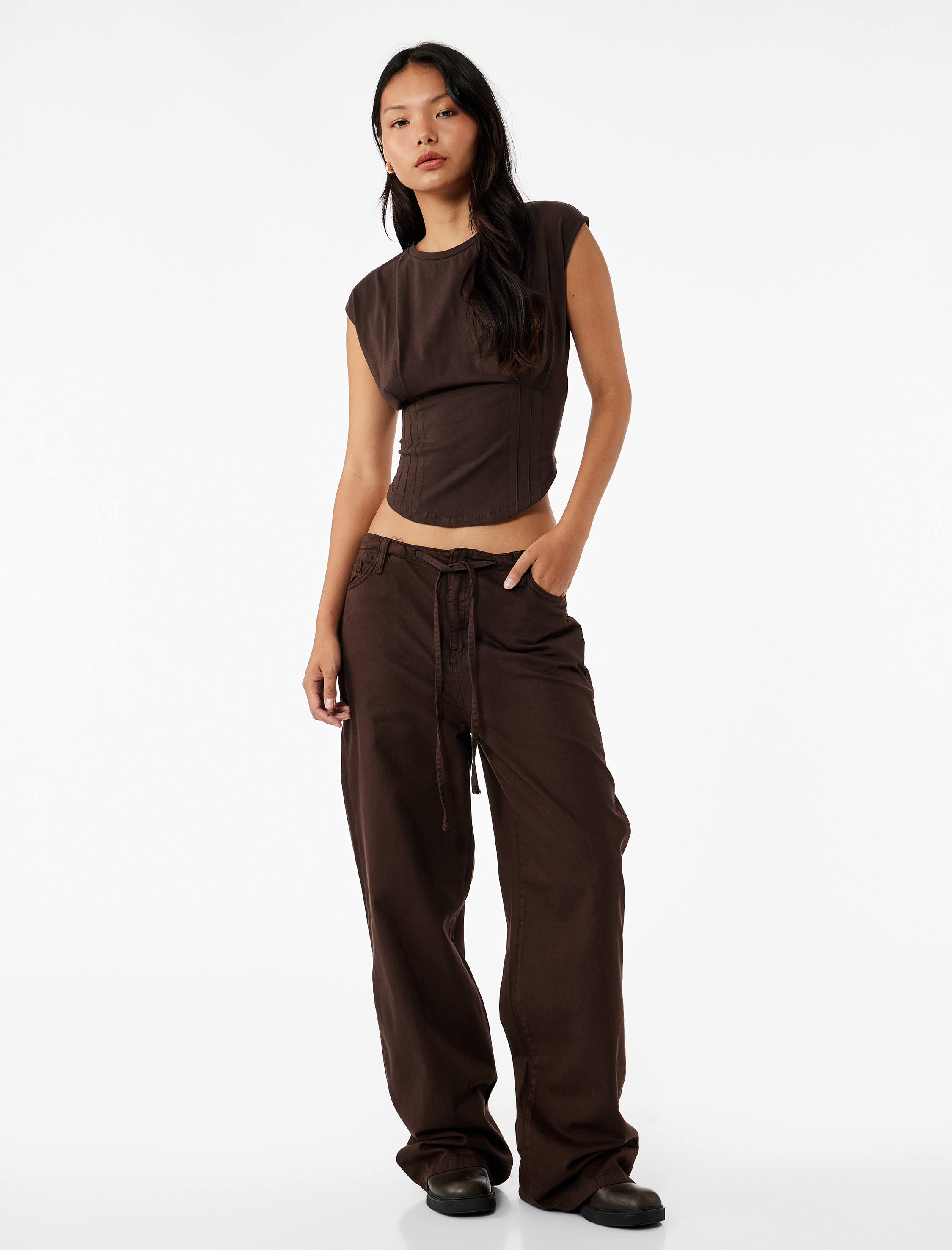   Slim Fit Kap Kol Pamuklu Bisiklet Yaka Korse Detaylı Crop Tişört