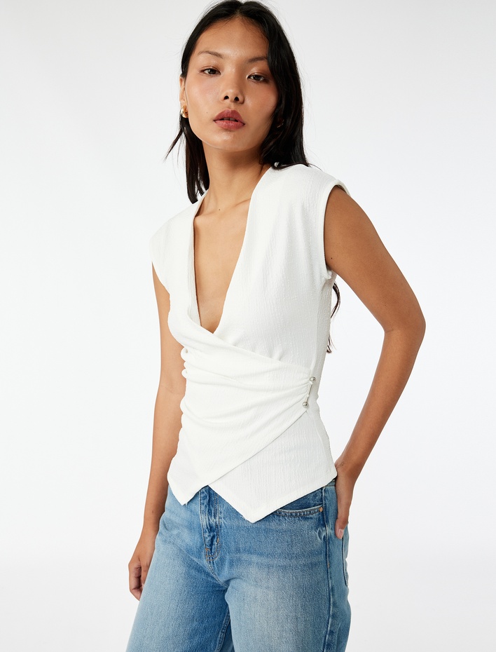  Bürümcük Slim Fit Metal Aksesuarlı Kruvaze Yaka Kolsuz Tişört