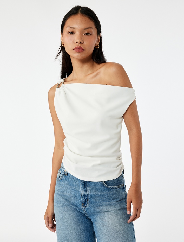  Slim Fit Metal Aksesuarlı Drapeli Asimetrik Yaka Kolsuz Bluz