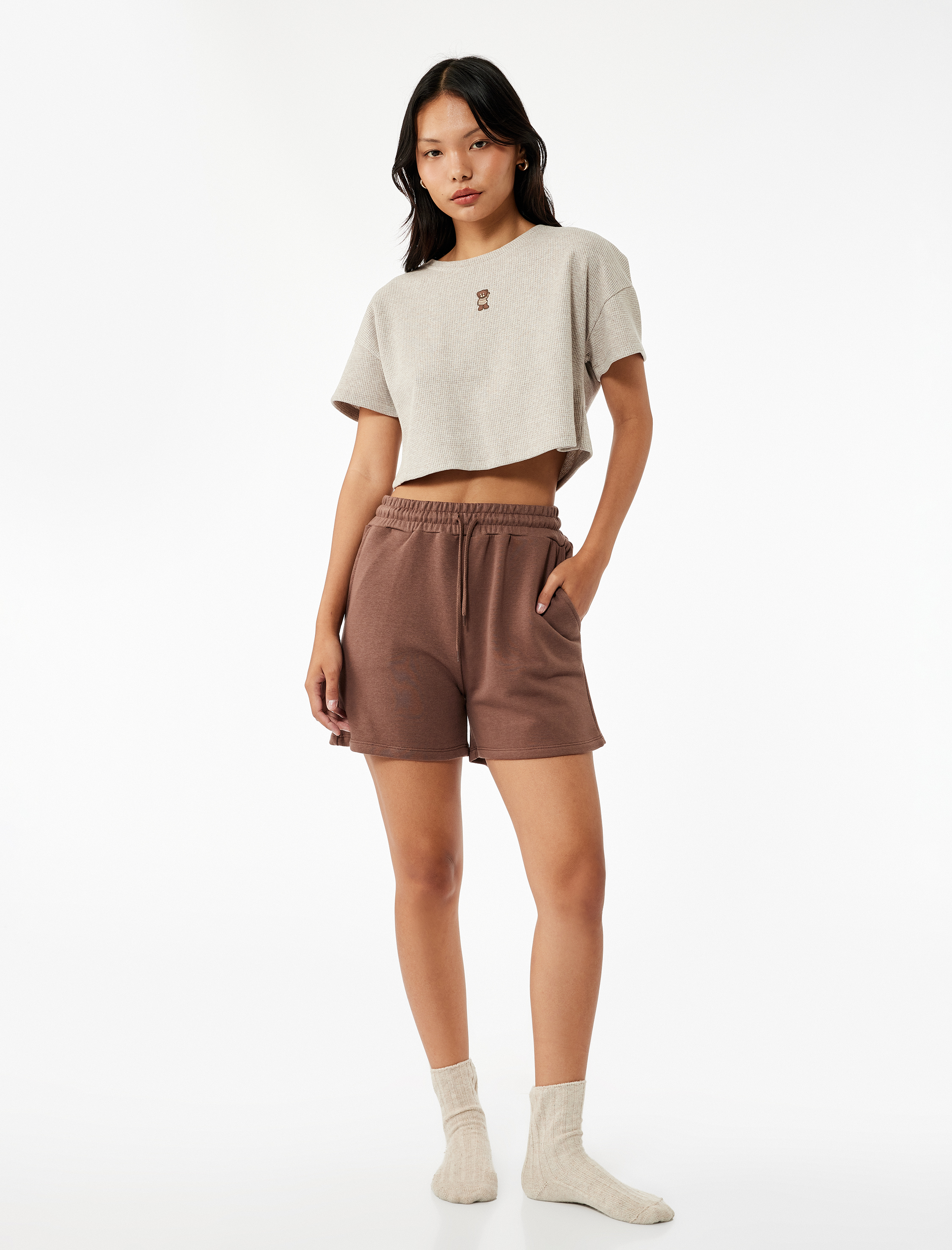   Kısa Kollu Bisiklet Yaka Ayıcık İşleme Detaylı Crop Pijama Üstü