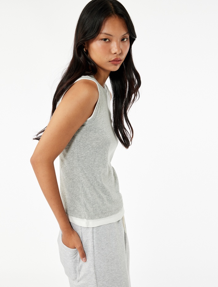  Slim Fit Bisiklet Yaka Biyeli Kolsuz Bluz