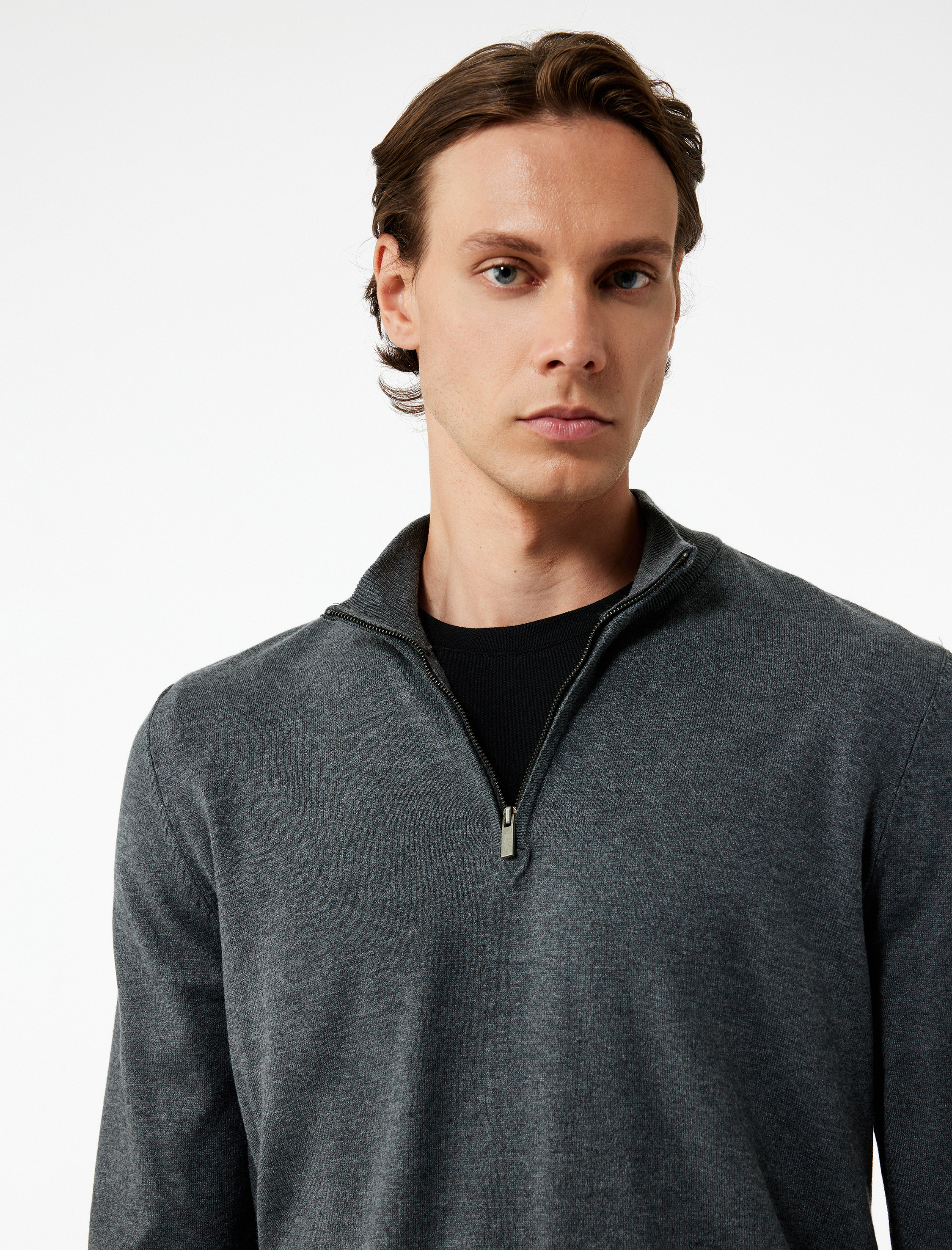   Uzun Kollu Yarım Fermuarlı Triko Kazak