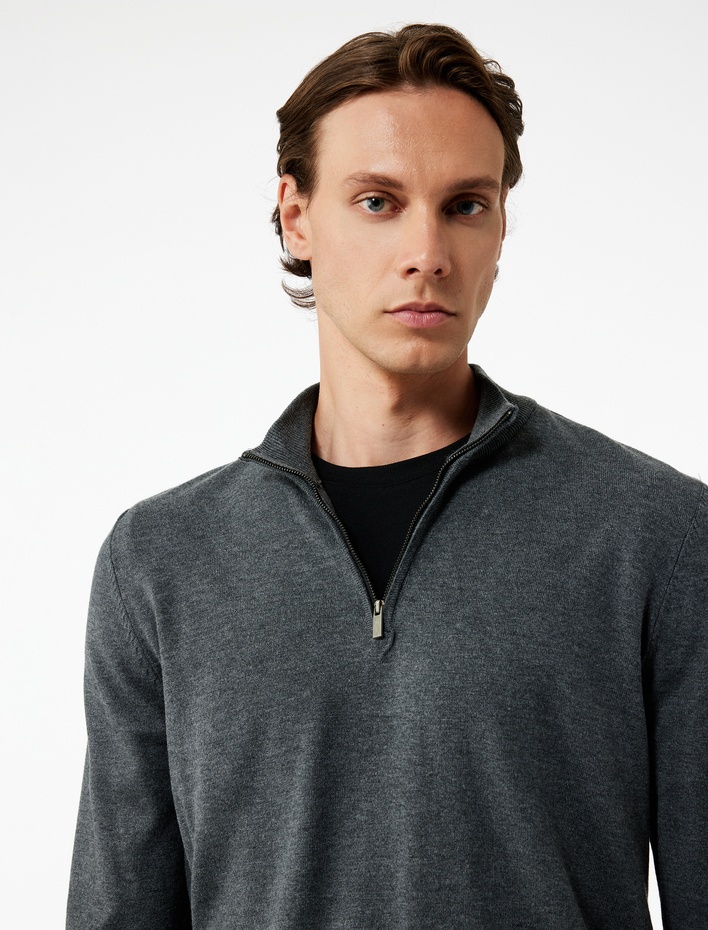  Uzun Kollu Yarım Fermuarlı Triko Kazak