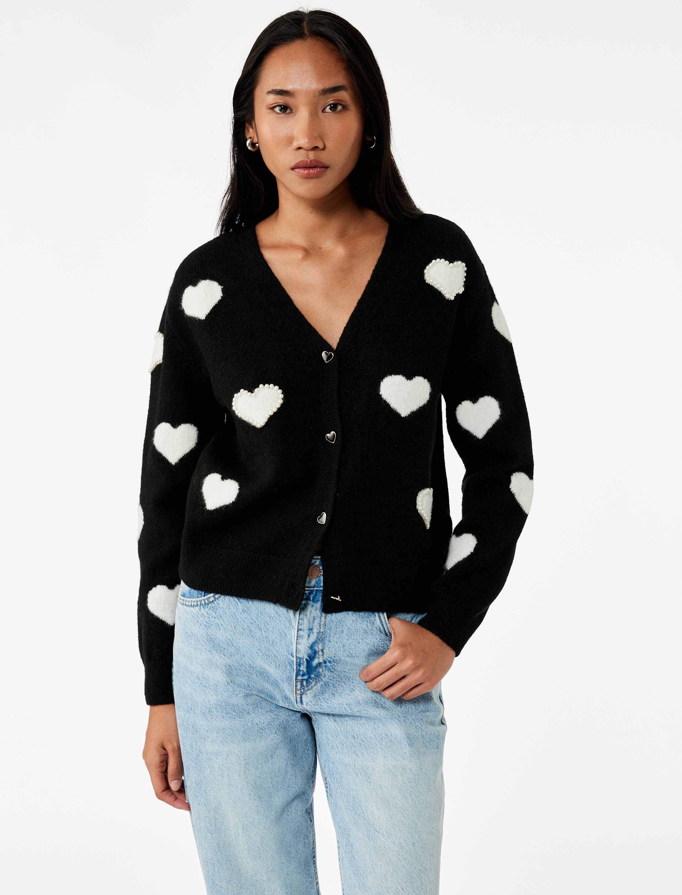   Uzun Kollu Düğmeli Boncuk İşlemeli V Yaka Kalpli Triko Hırka