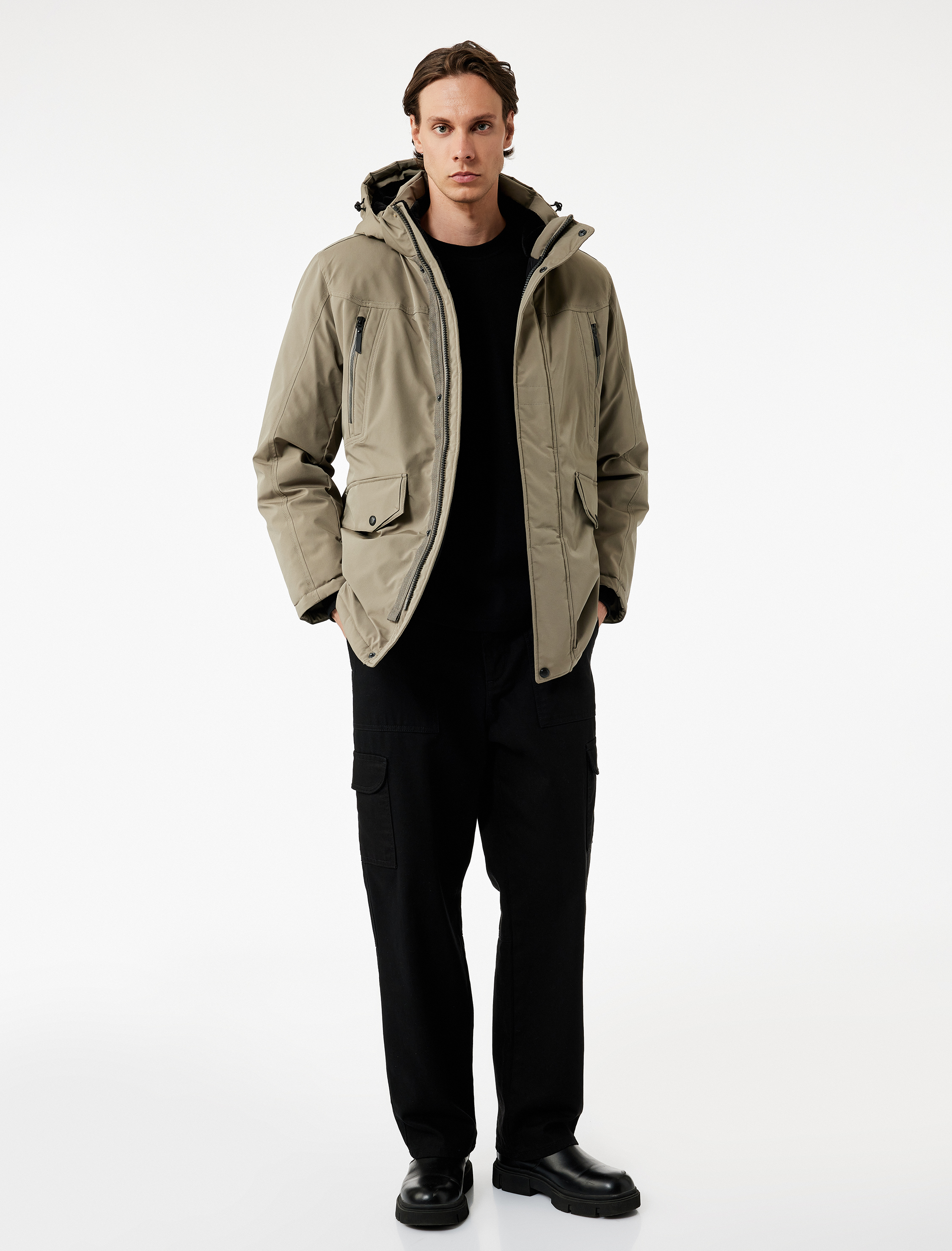   Uzun Kollu Kapaklı Cep Detaylı Fermuarlı Kapüşonlu Parka