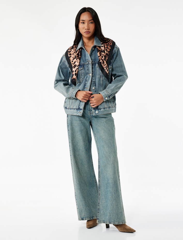  Pamuklu Uzun Kollu Klasik Yaka Cep Detaylı Düğmeli Denim Ceket